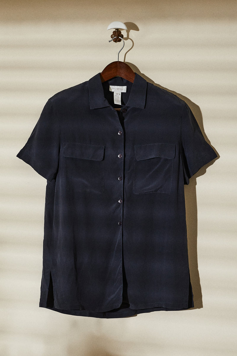 Chemise en soie noire épaulettes