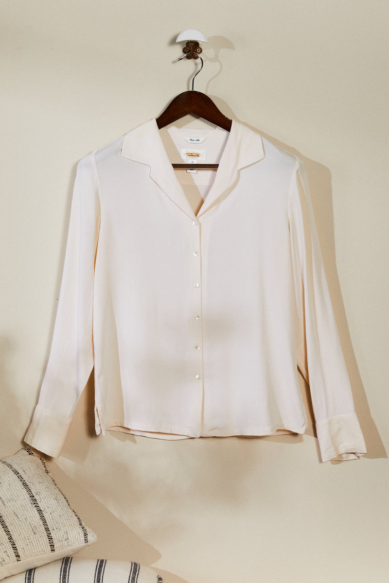 Chemise droite classique en soie écrue