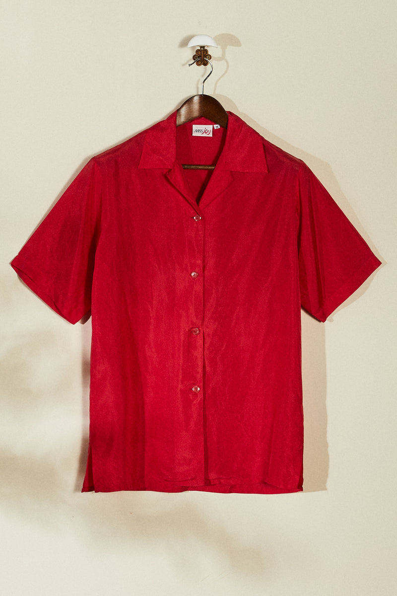 Chemise en soie rouge ample