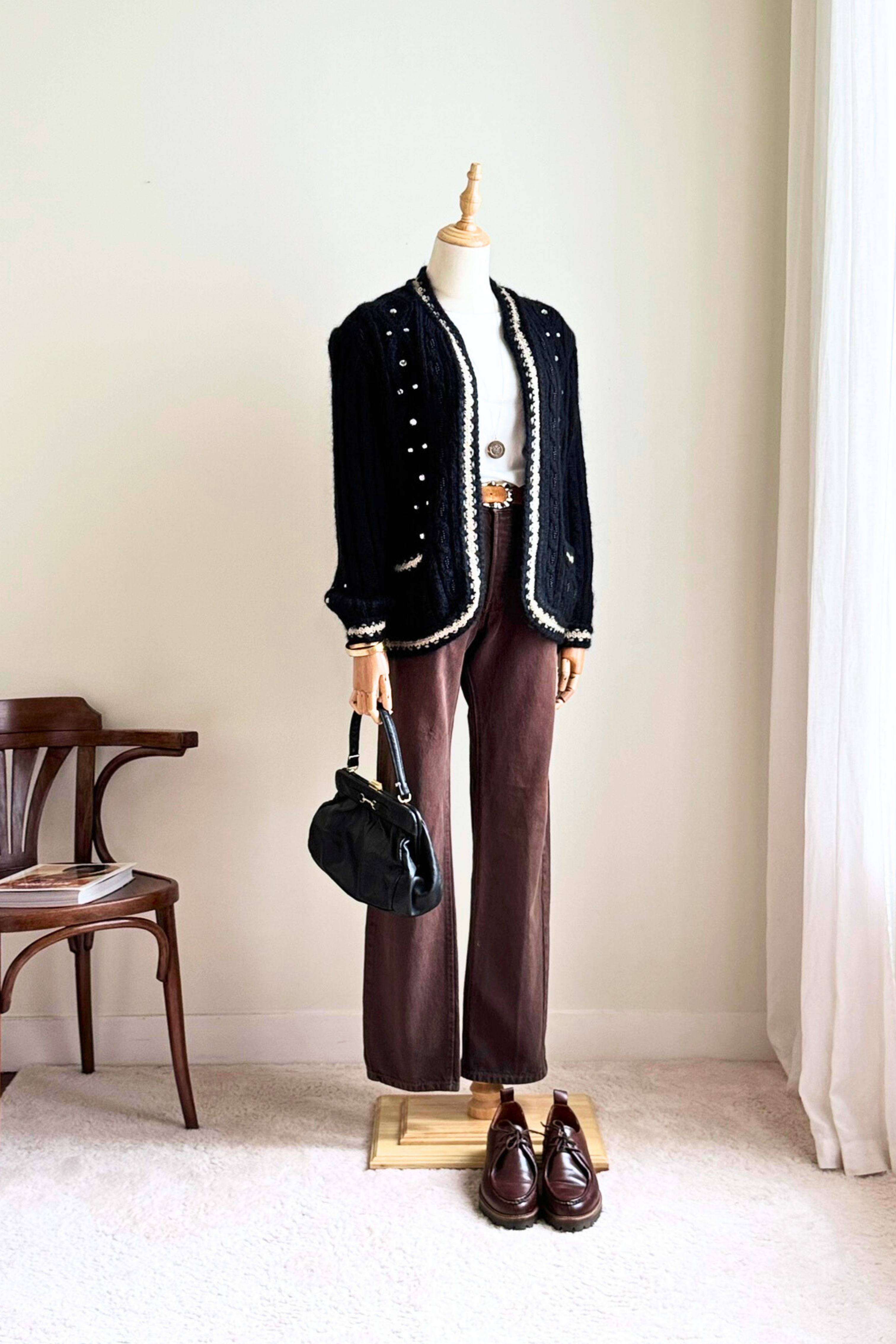 Gilet brodé en laine noir