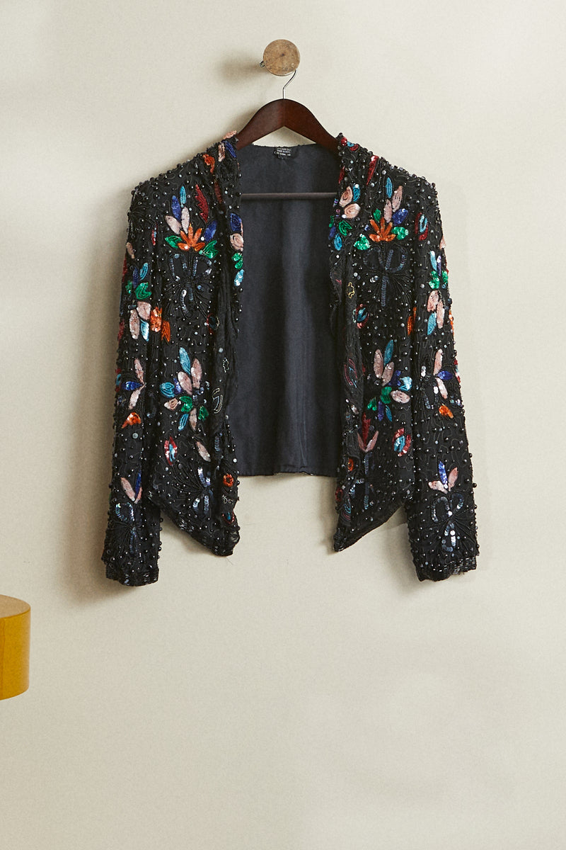 Veste noire courte en soie brodée perles et sequins