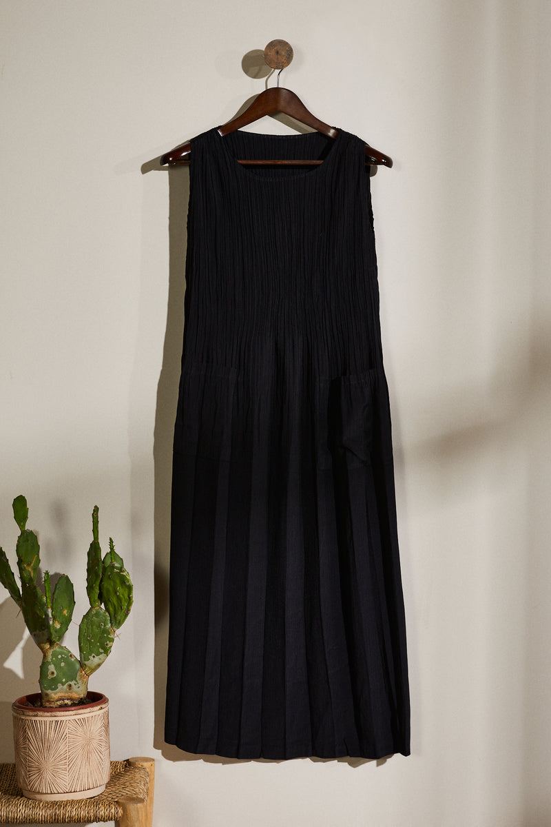 Long black pleated dress