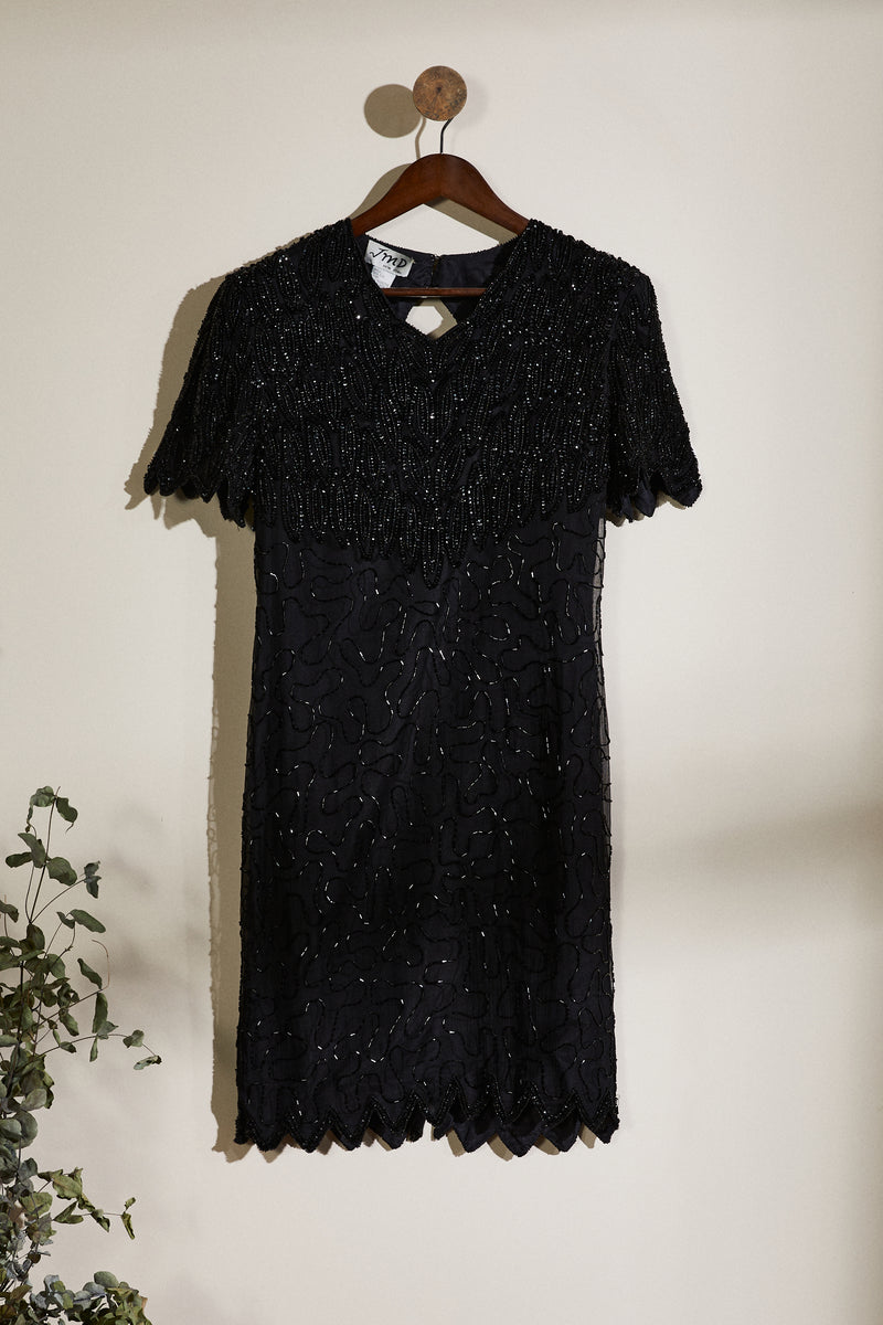 Robe en soie brodée noire