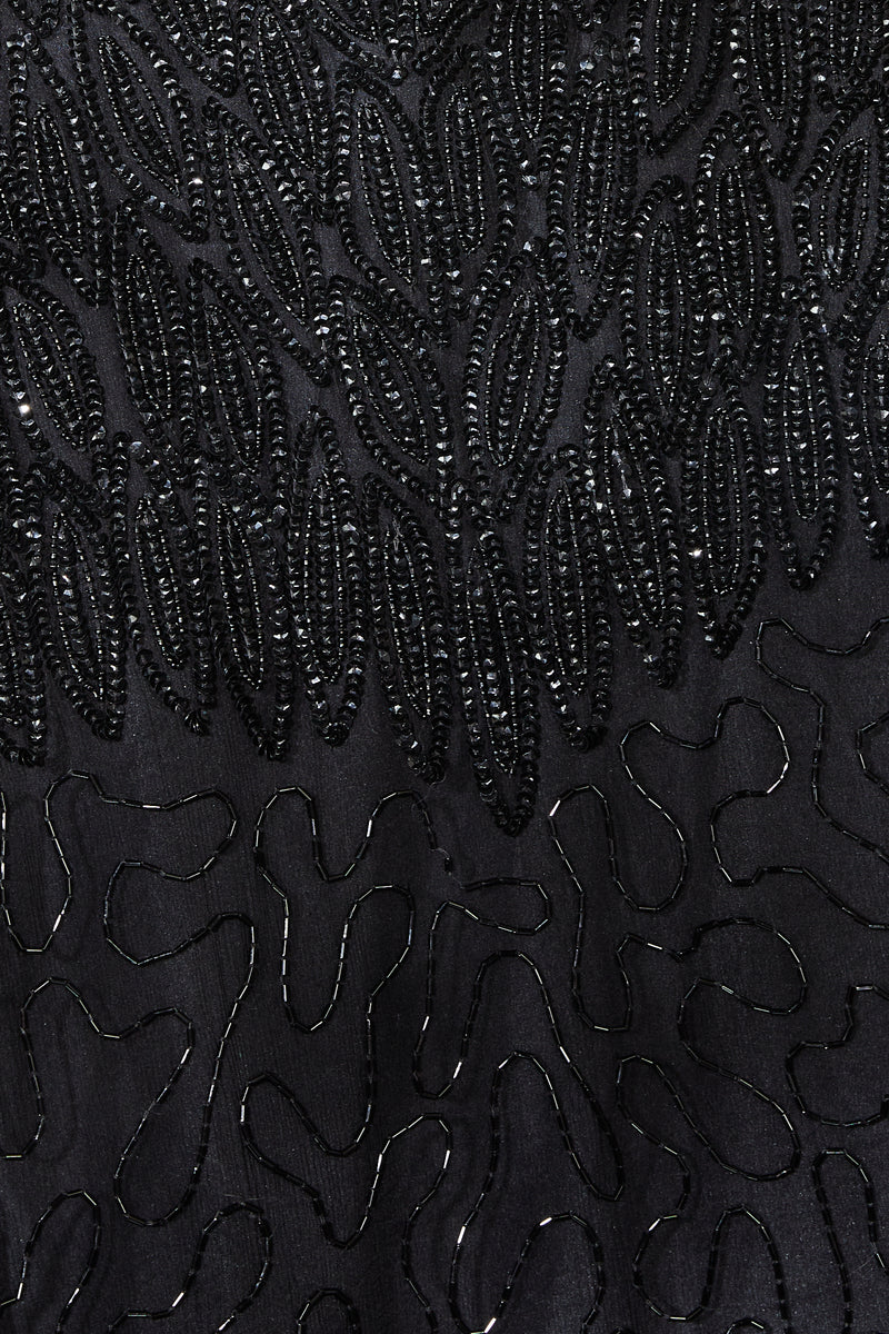 Robe en soie brodée noire