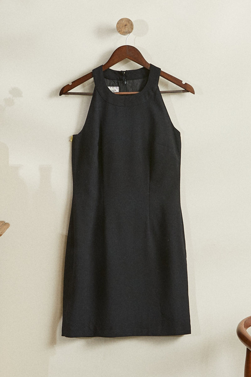Robe courte noire cintrée