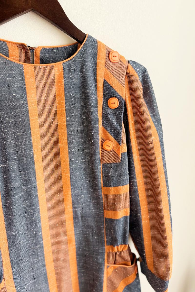 Robe mi longue à carreaux gris et oranges