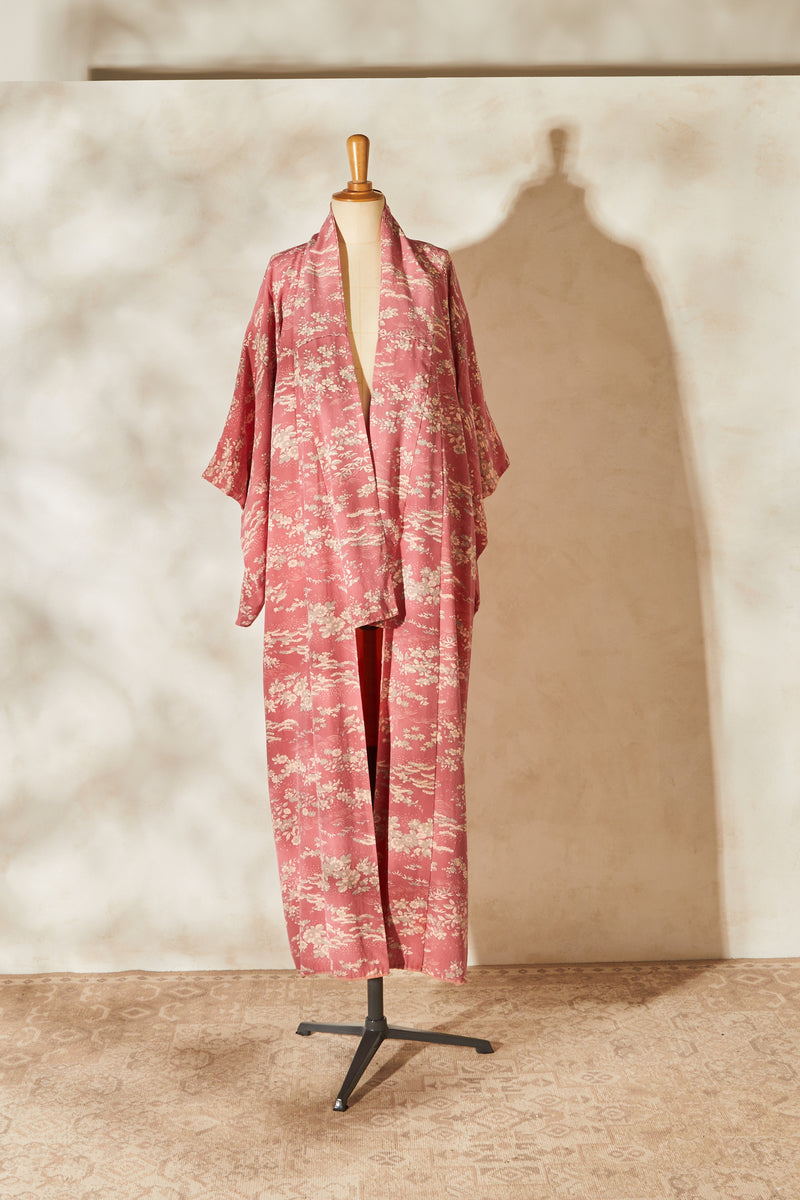 Kimono long en soie rose à fleurs