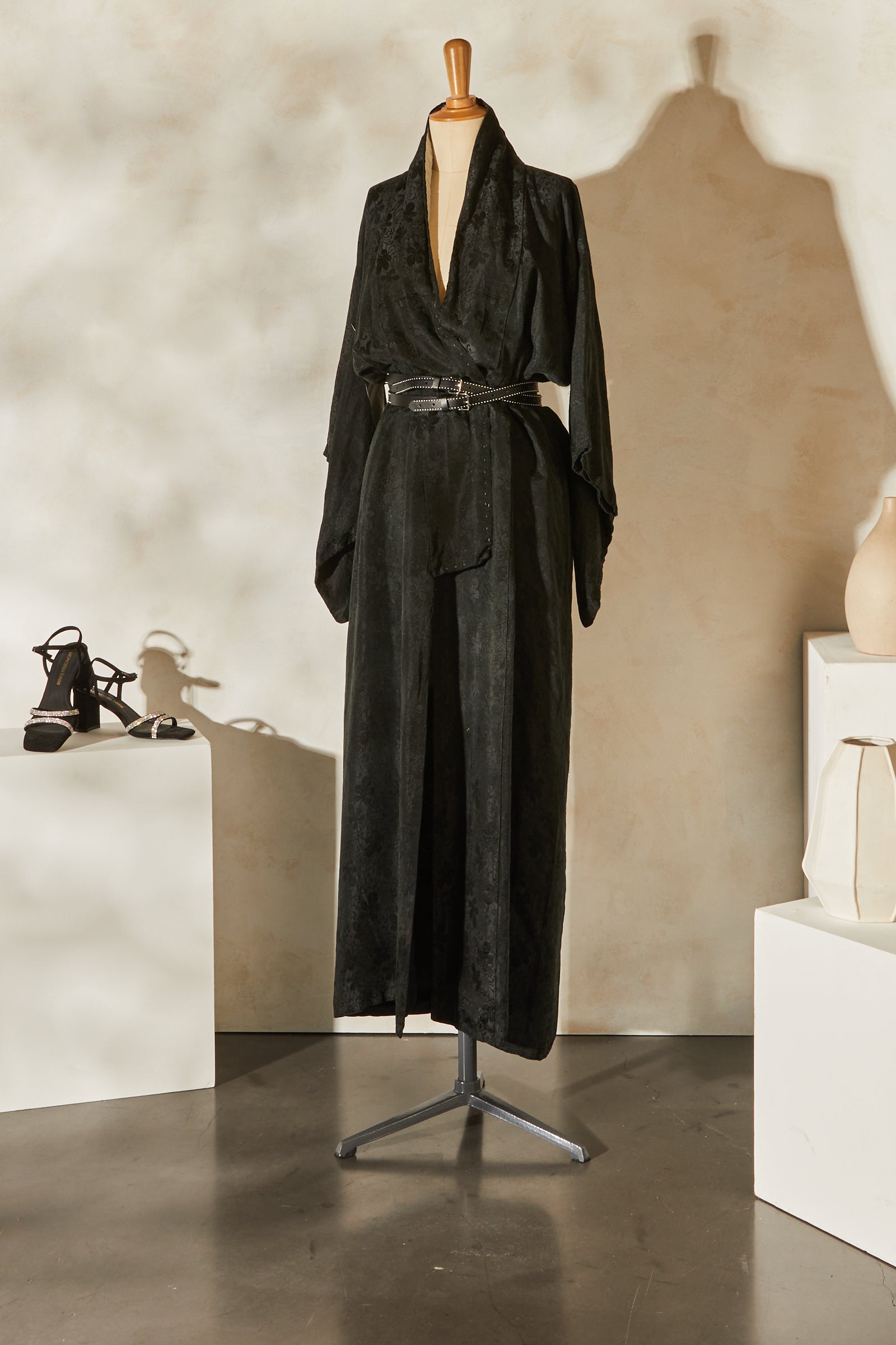 Kimono long en soie noir fleurs
