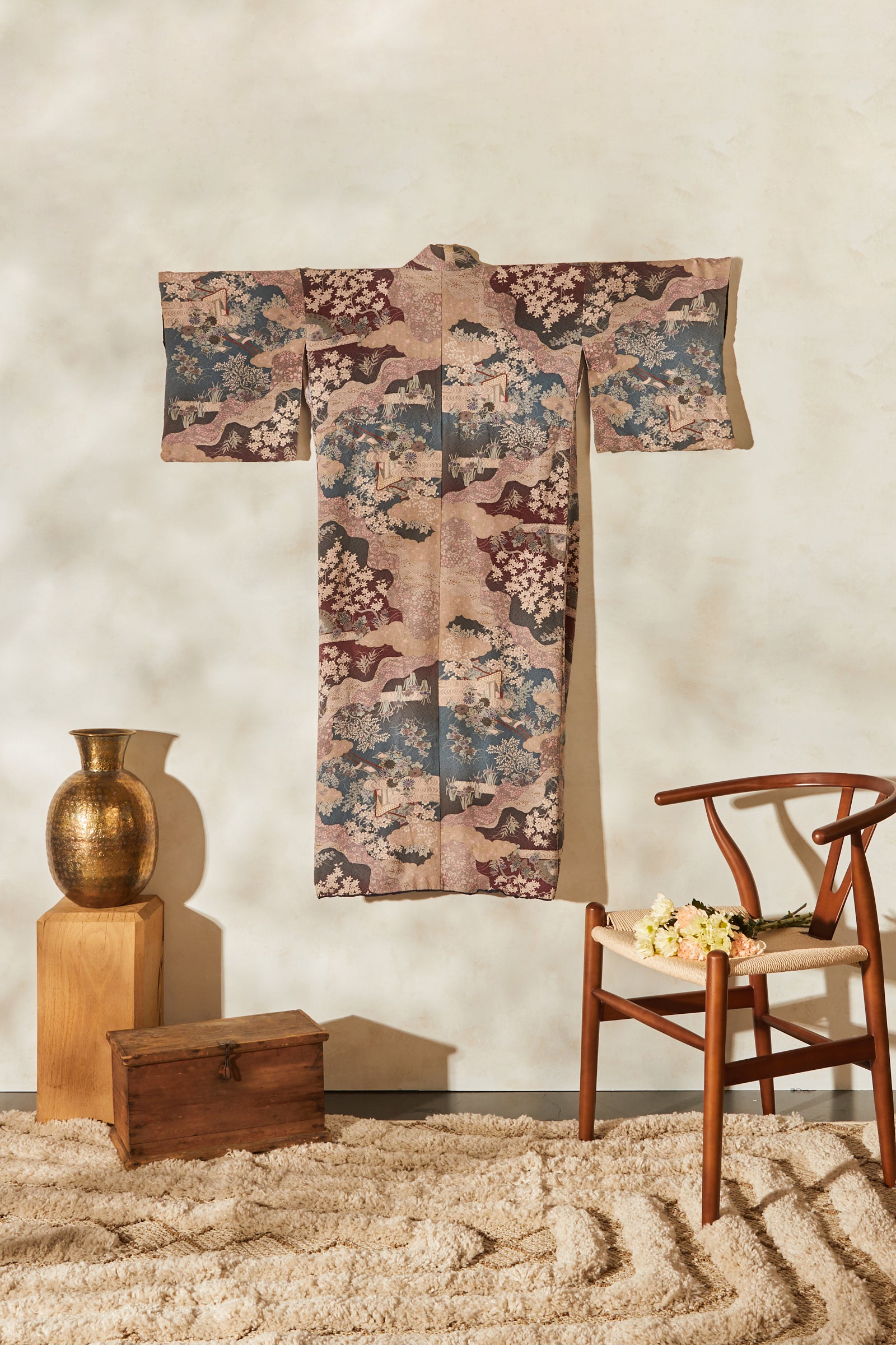 Kimono long en soie violet à fleurs
