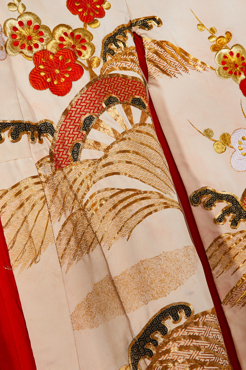 Kimono long de cérémonie en soie beige brodé or
