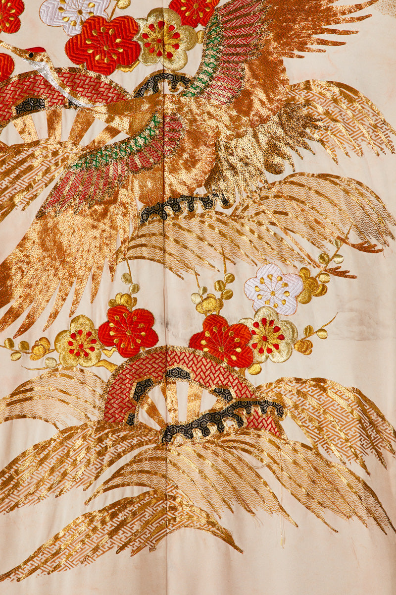 Kimono long de cérémonie en soie beige brodé or