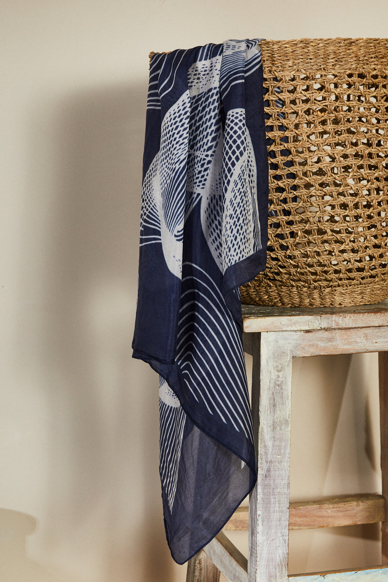 Foulard en soie imprimé abstrait bleu
