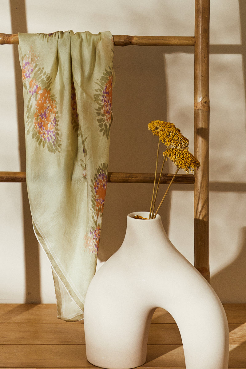 Foulard en soie imprimé abstrait vert clair