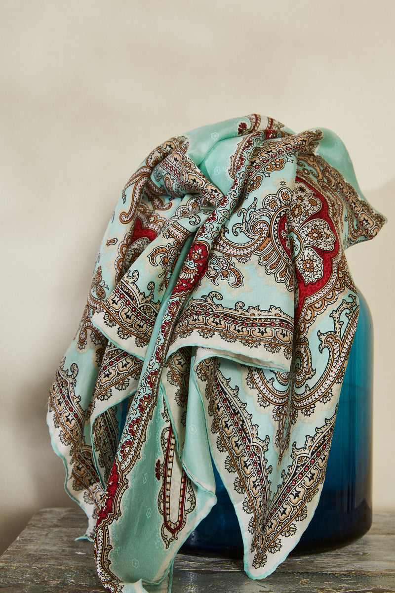 Foulard en soie à fleurs vert
