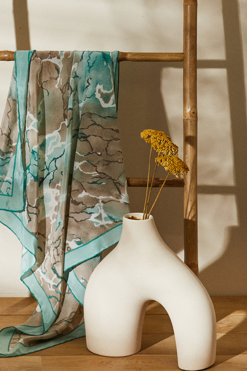 Foulard en soie imprimé abstrait vert pastel