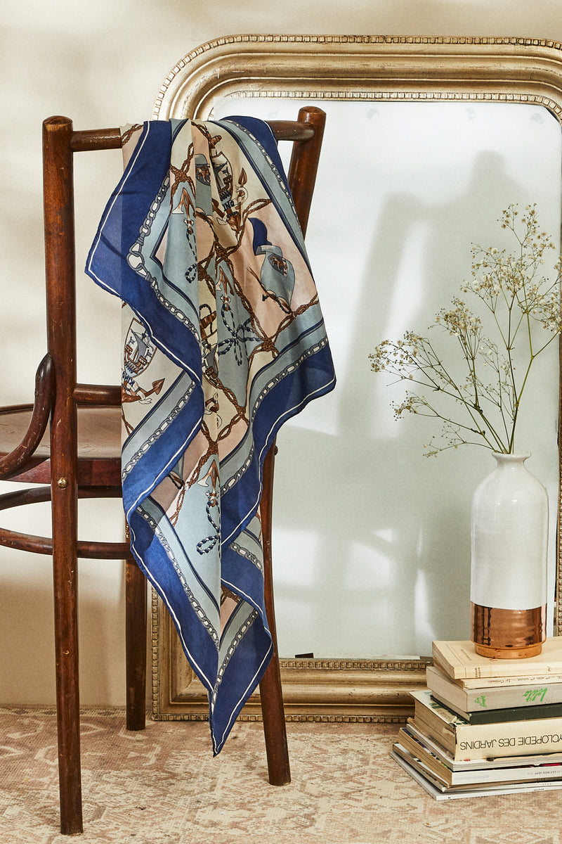 Foulard en soie imprimé nautique bleu marine