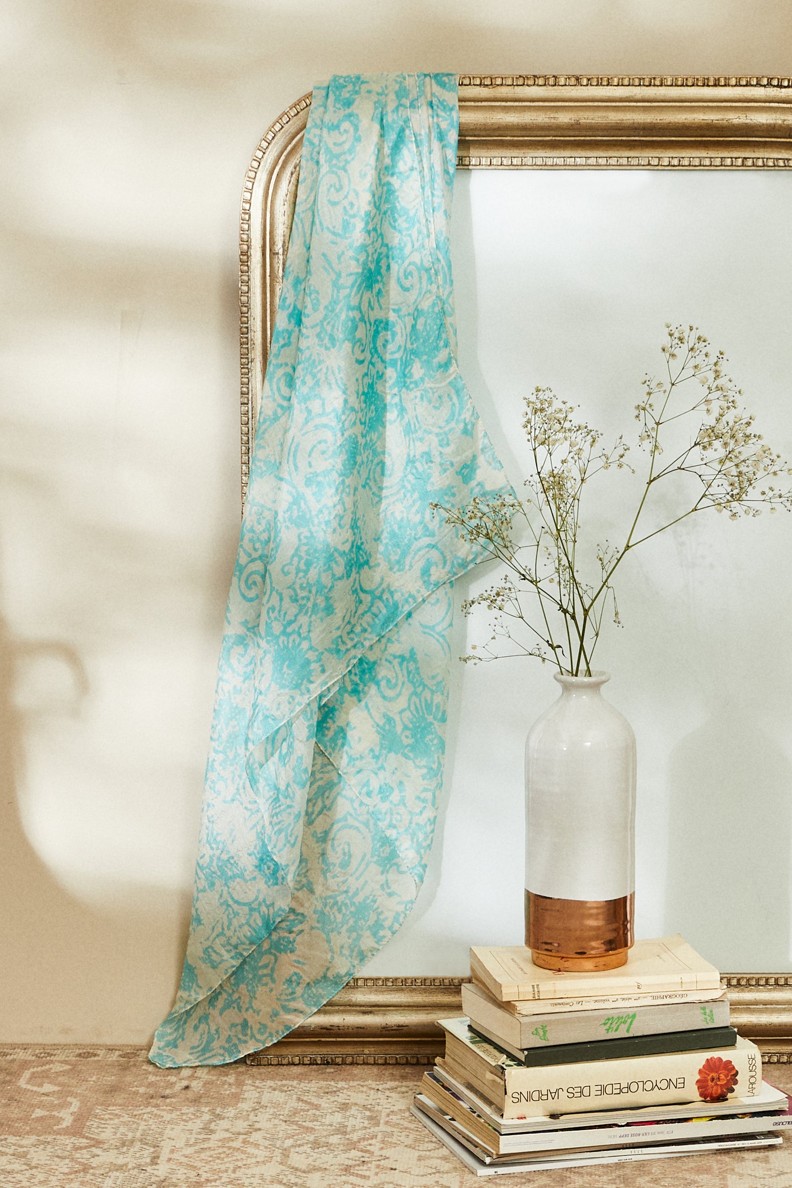 Foulard en soie imprimé abstrait bleu clair