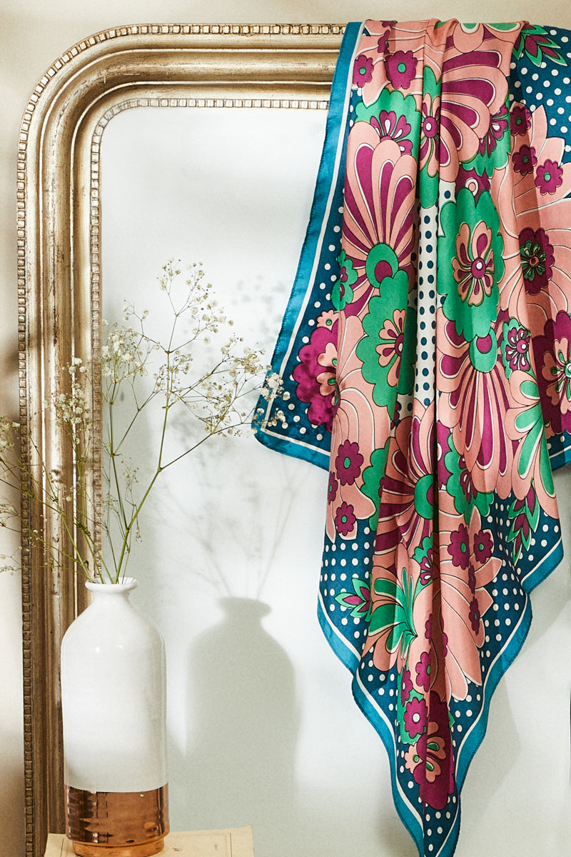 Foulard en soie imprimé à fleurs et à pois