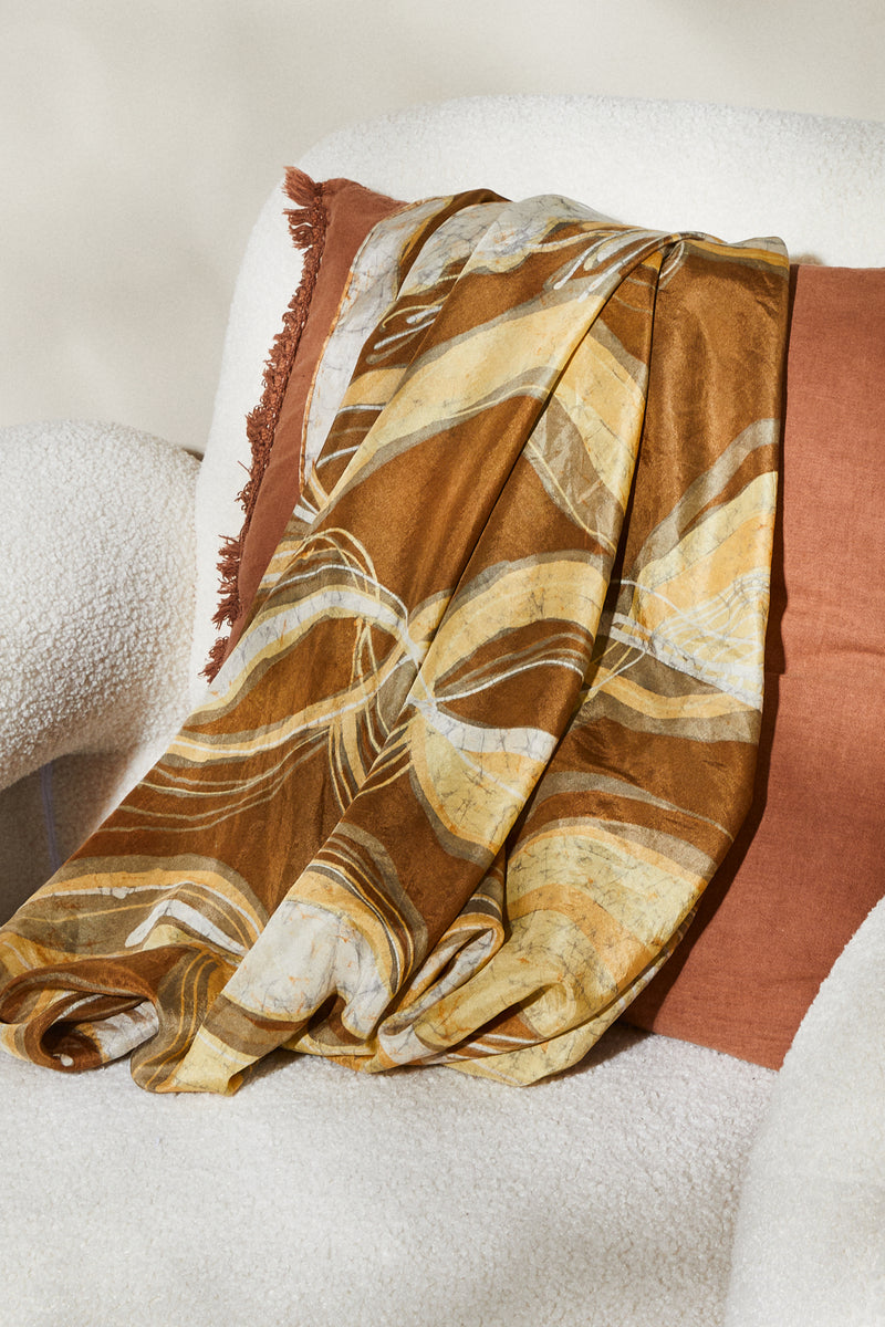 Foulard en soie imprimé abstrait jaune et brun