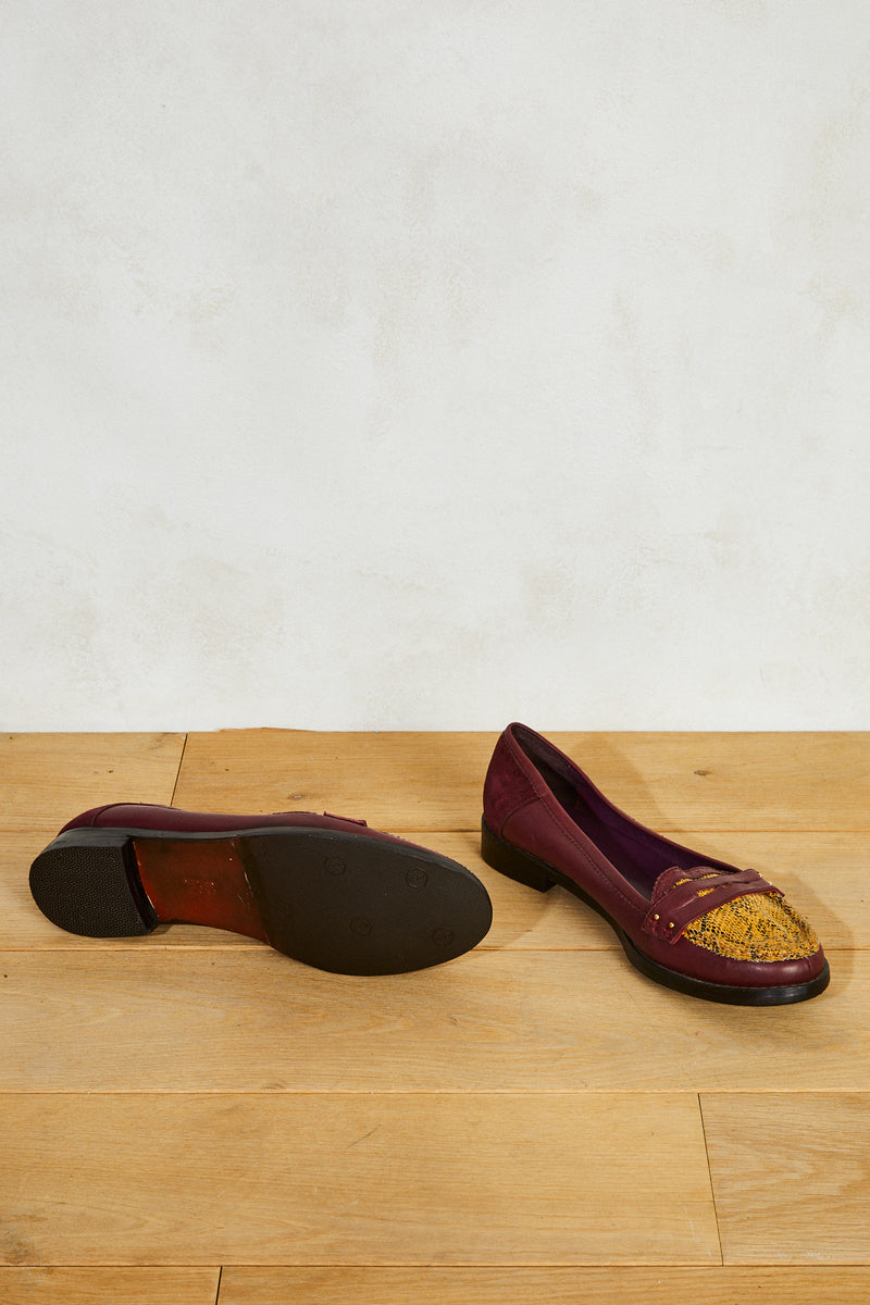 Burgundy snake moccasins - Size 38