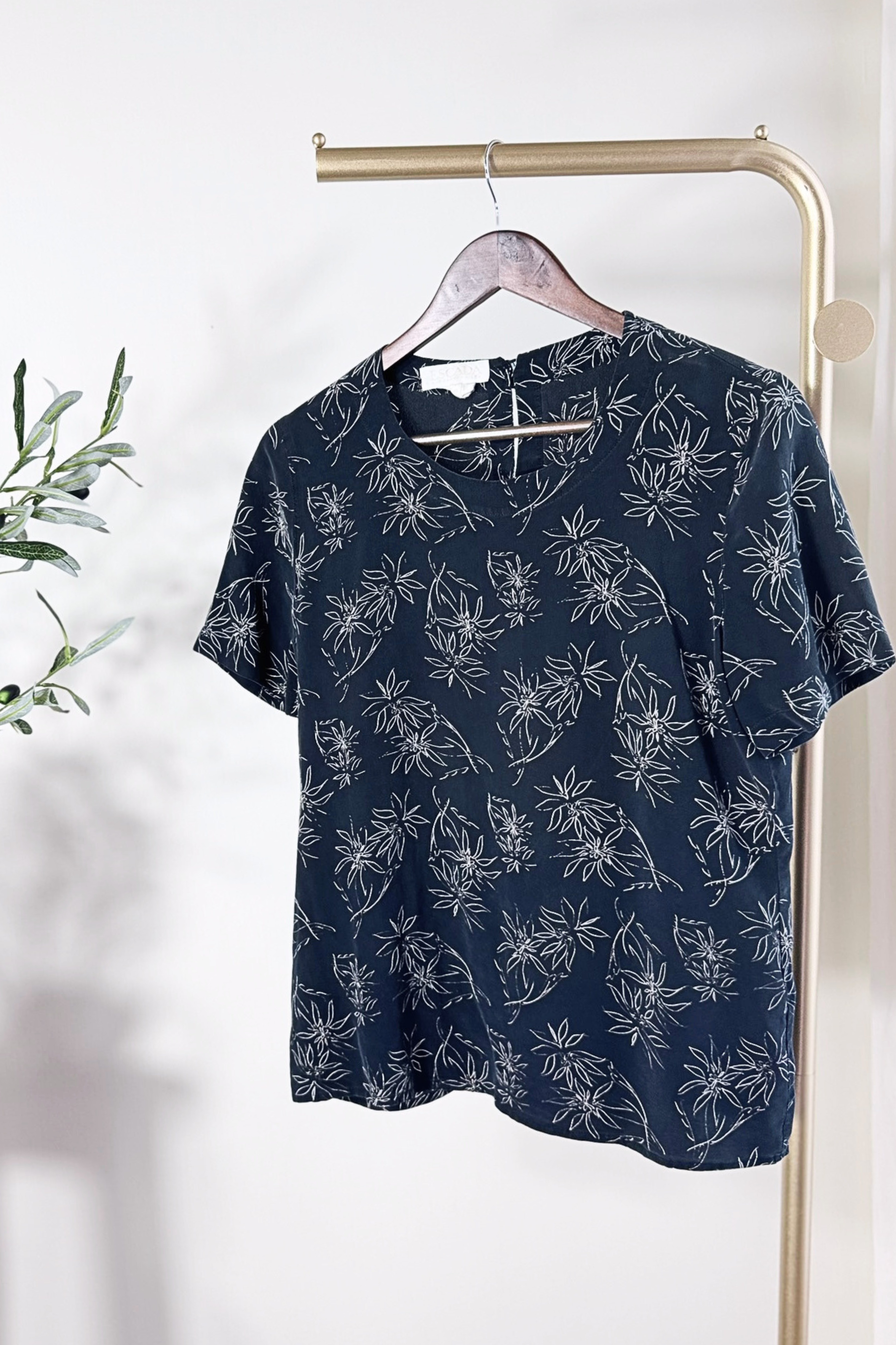 Blouse en soie Escada à fleurs noire