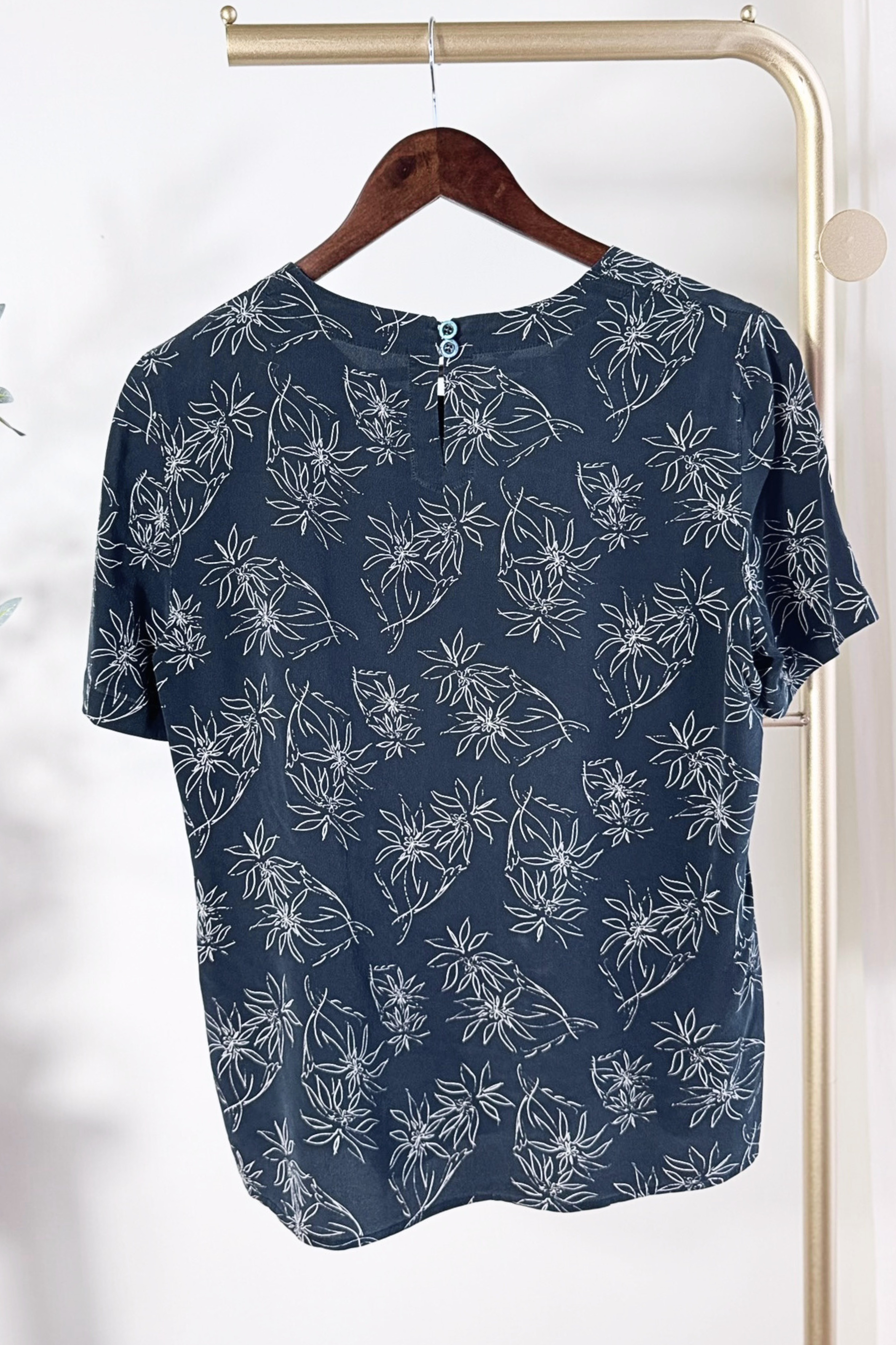Blouse en soie Escada à fleurs noire