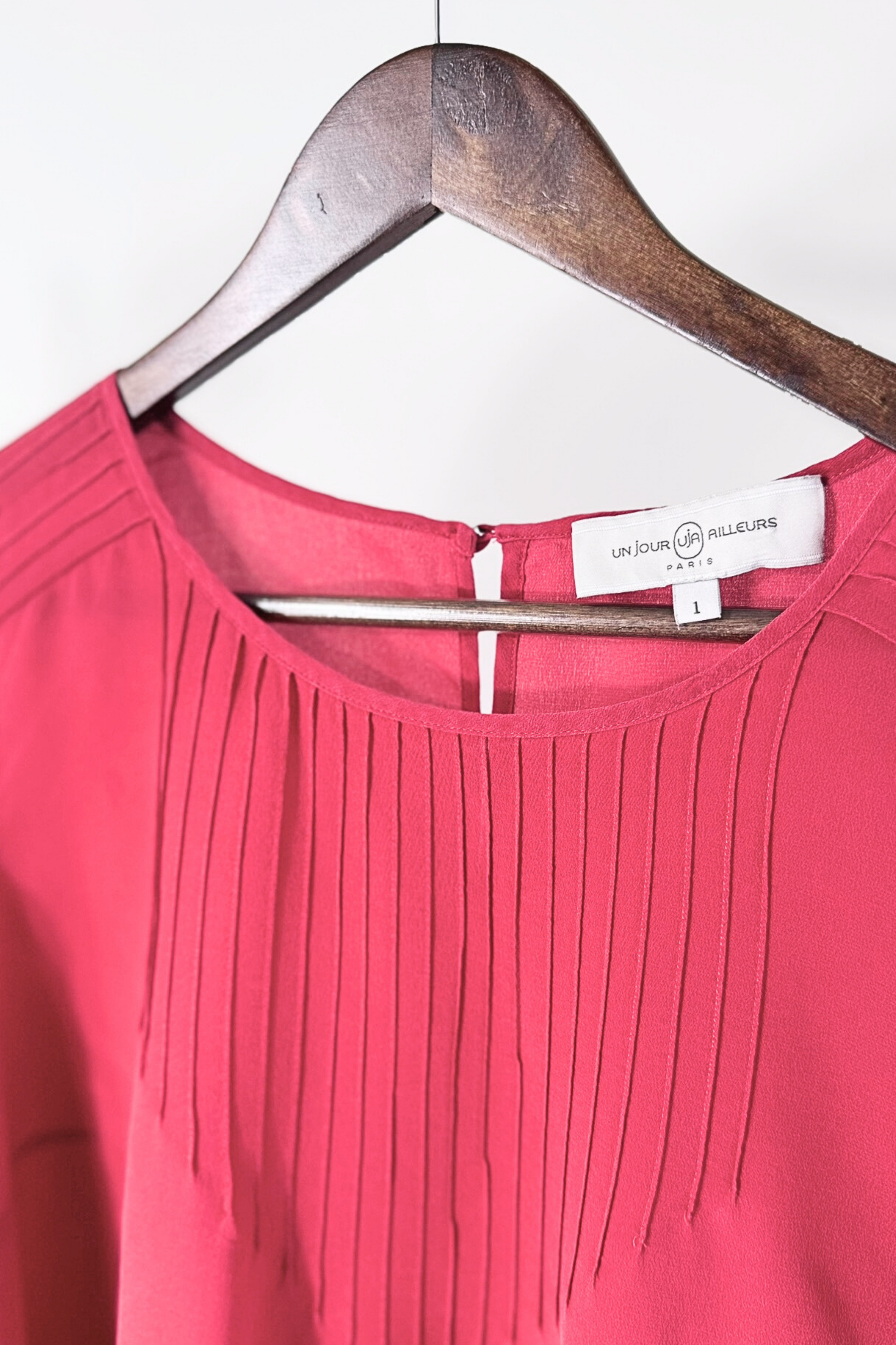Blouse en soie plissée rouge