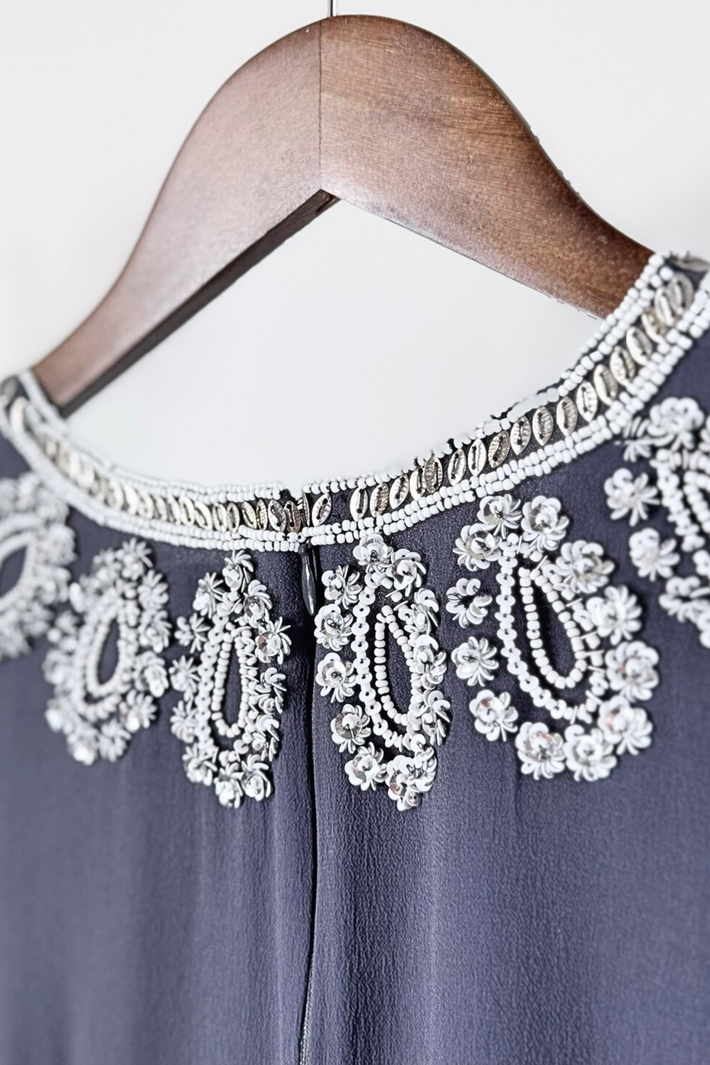 Blouse longue en soie brodée sequins marine