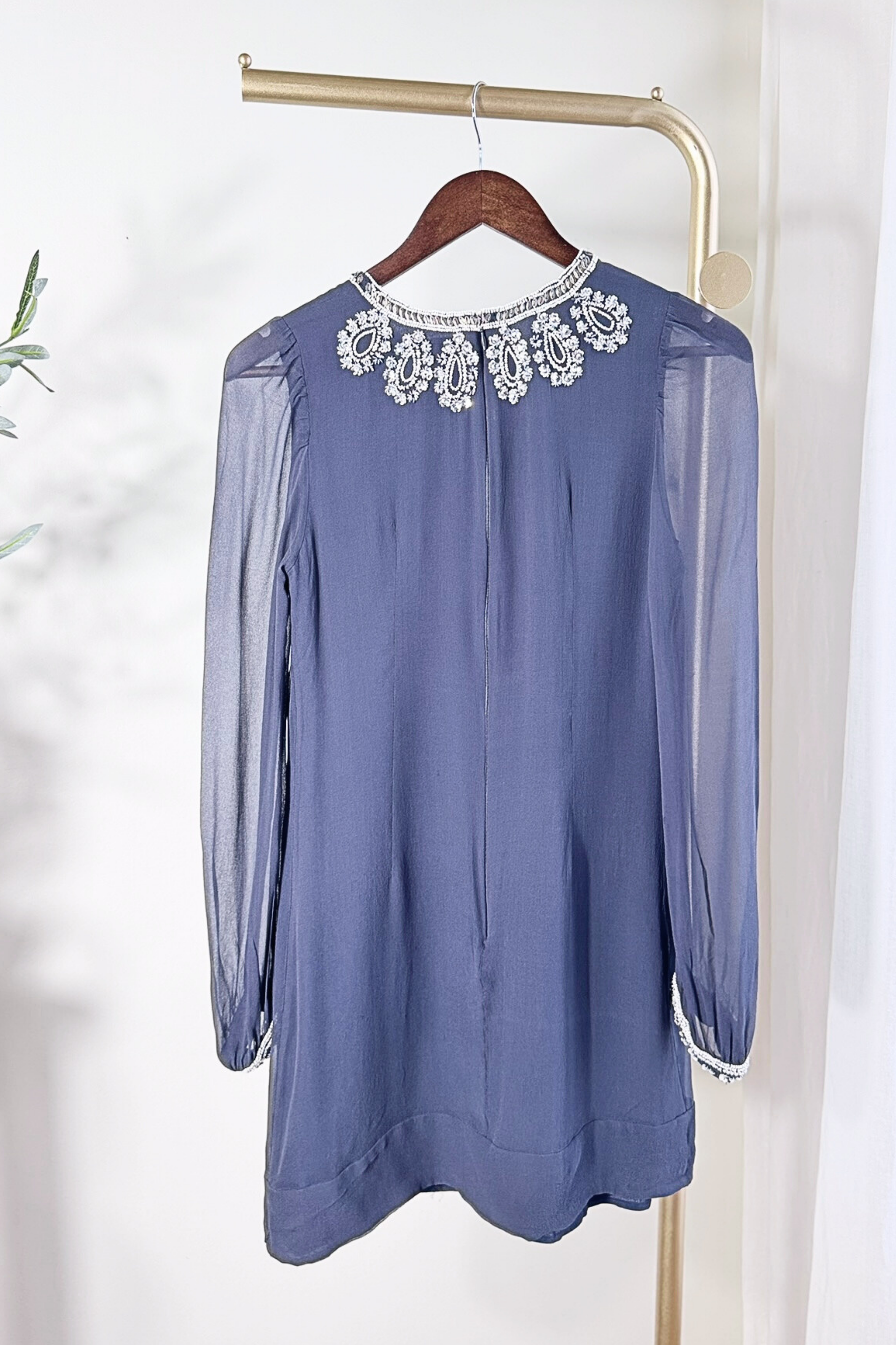 Blouse longue en soie brodée sequins marine
