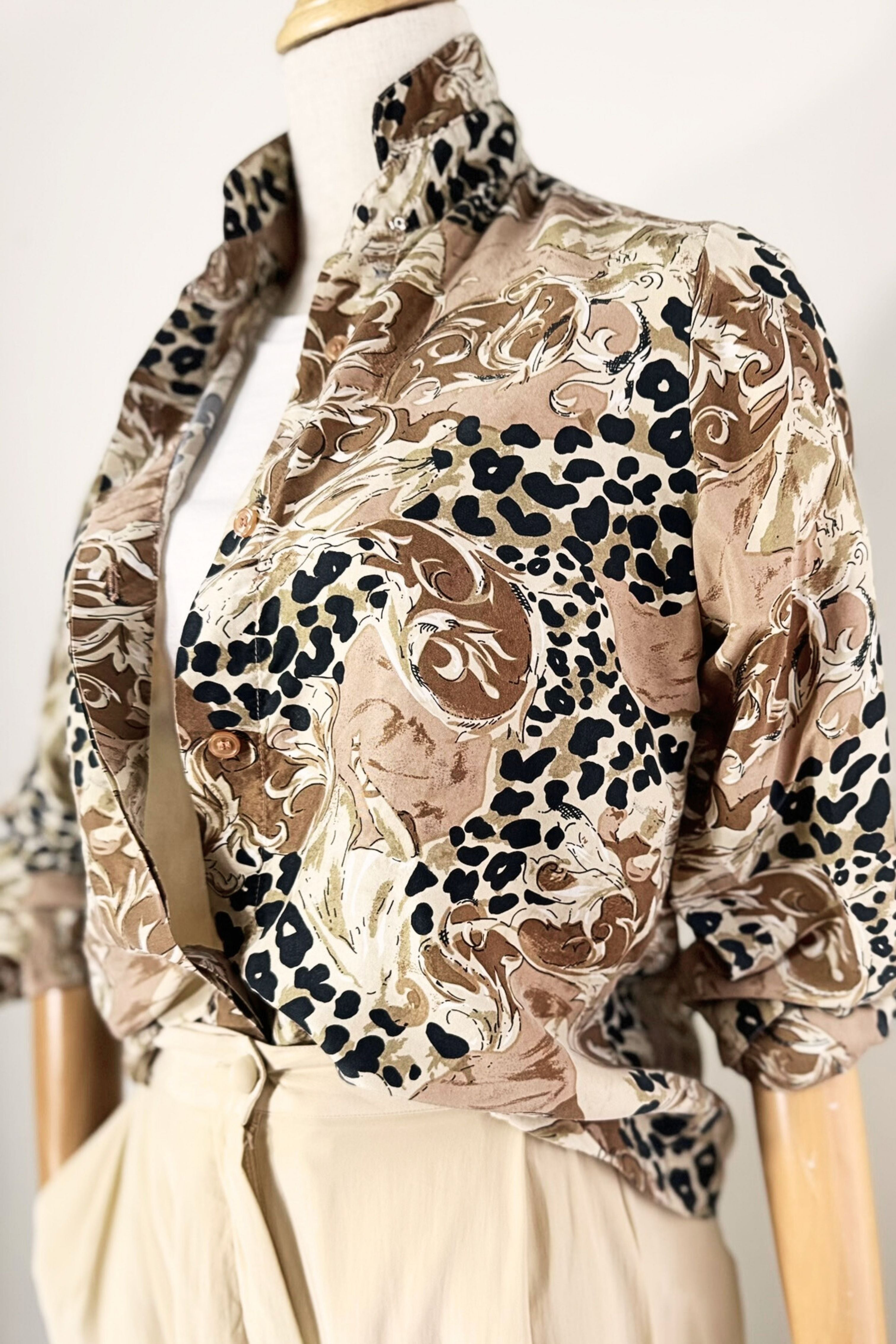 Chemisier en soie à motifs animal beige