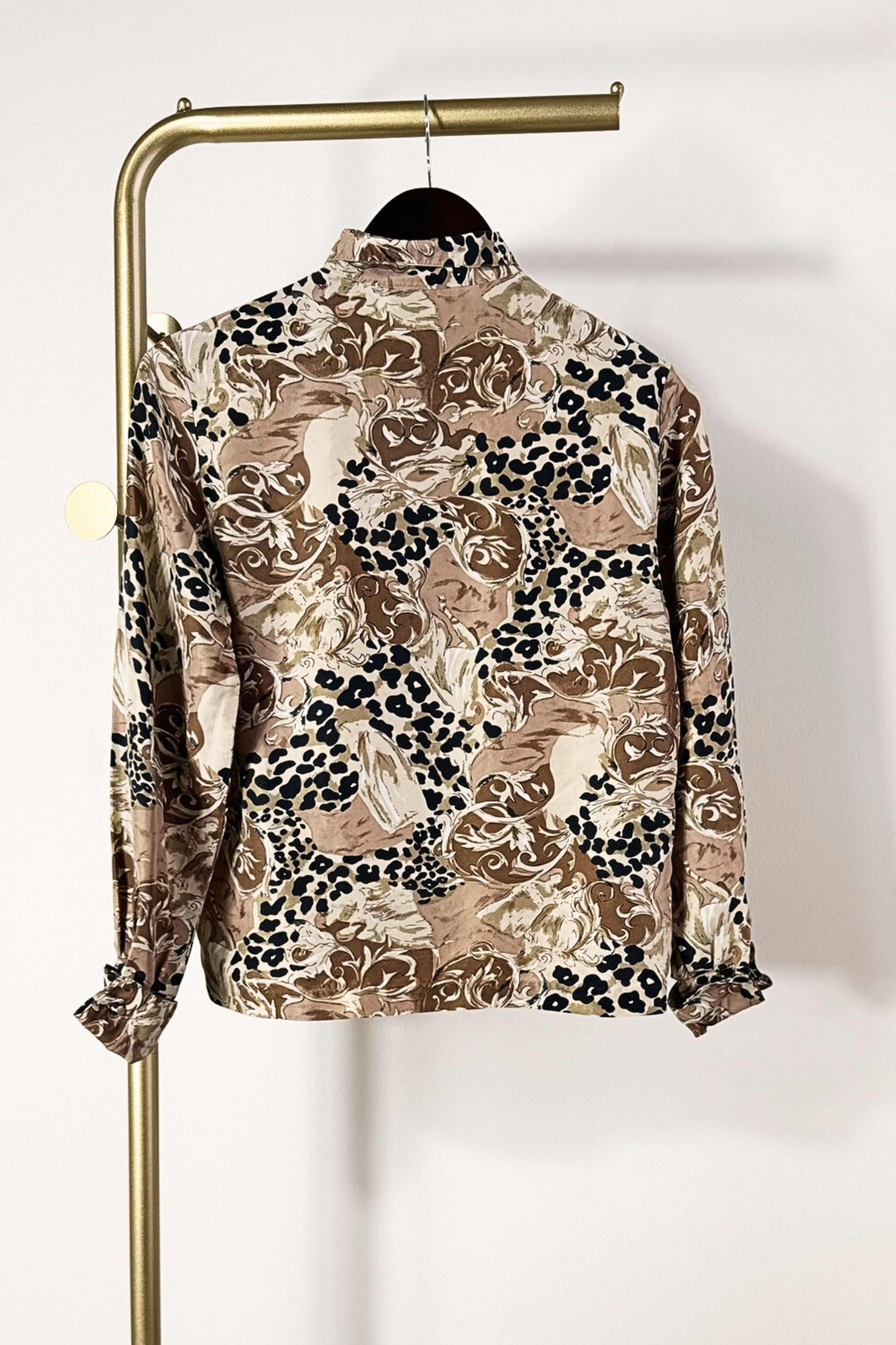 Chemisier en soie à motifs animal beige