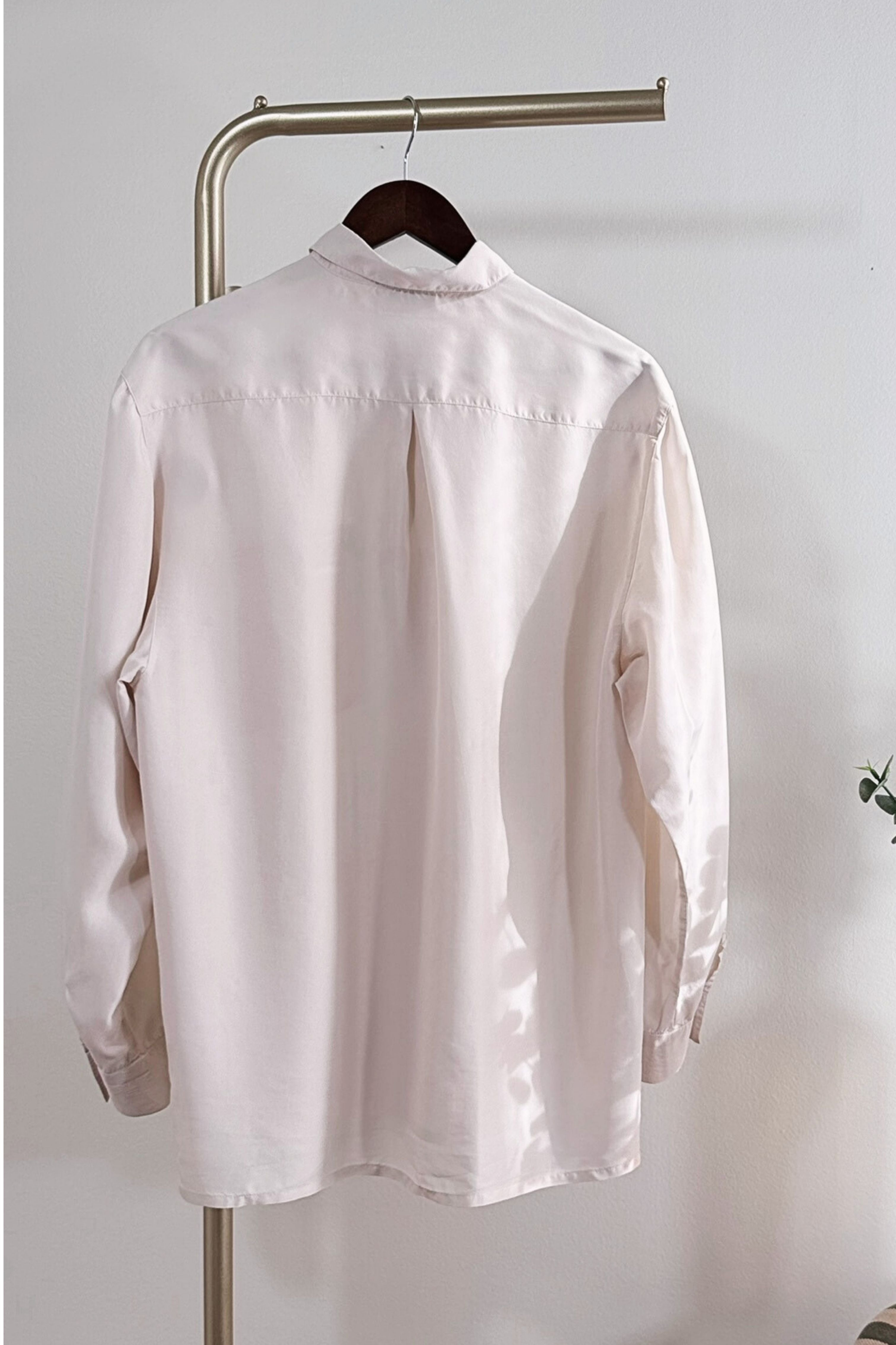 Chemisier en soie élégant beige