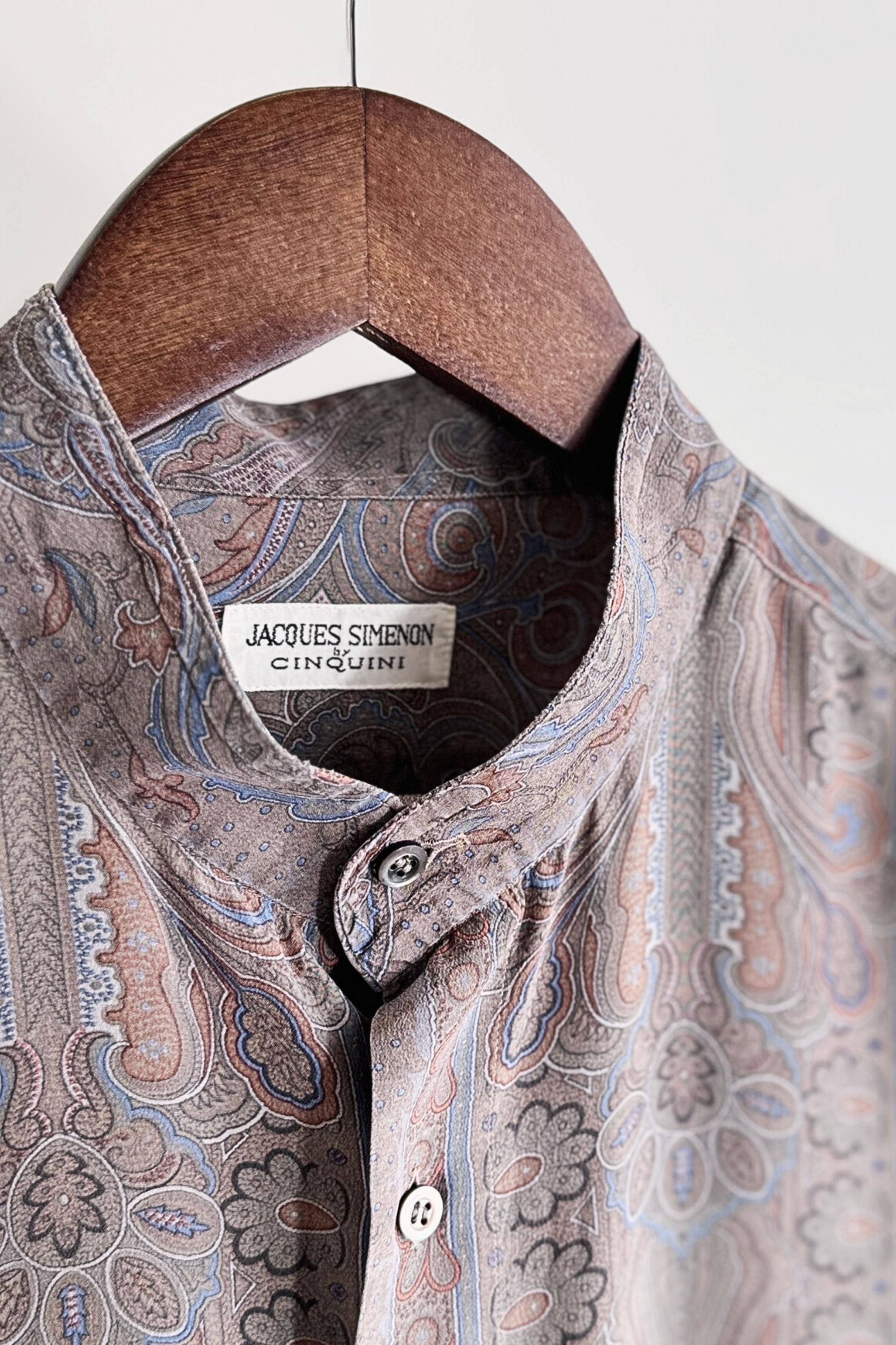 Chemisier en soie à motifs paisley gris