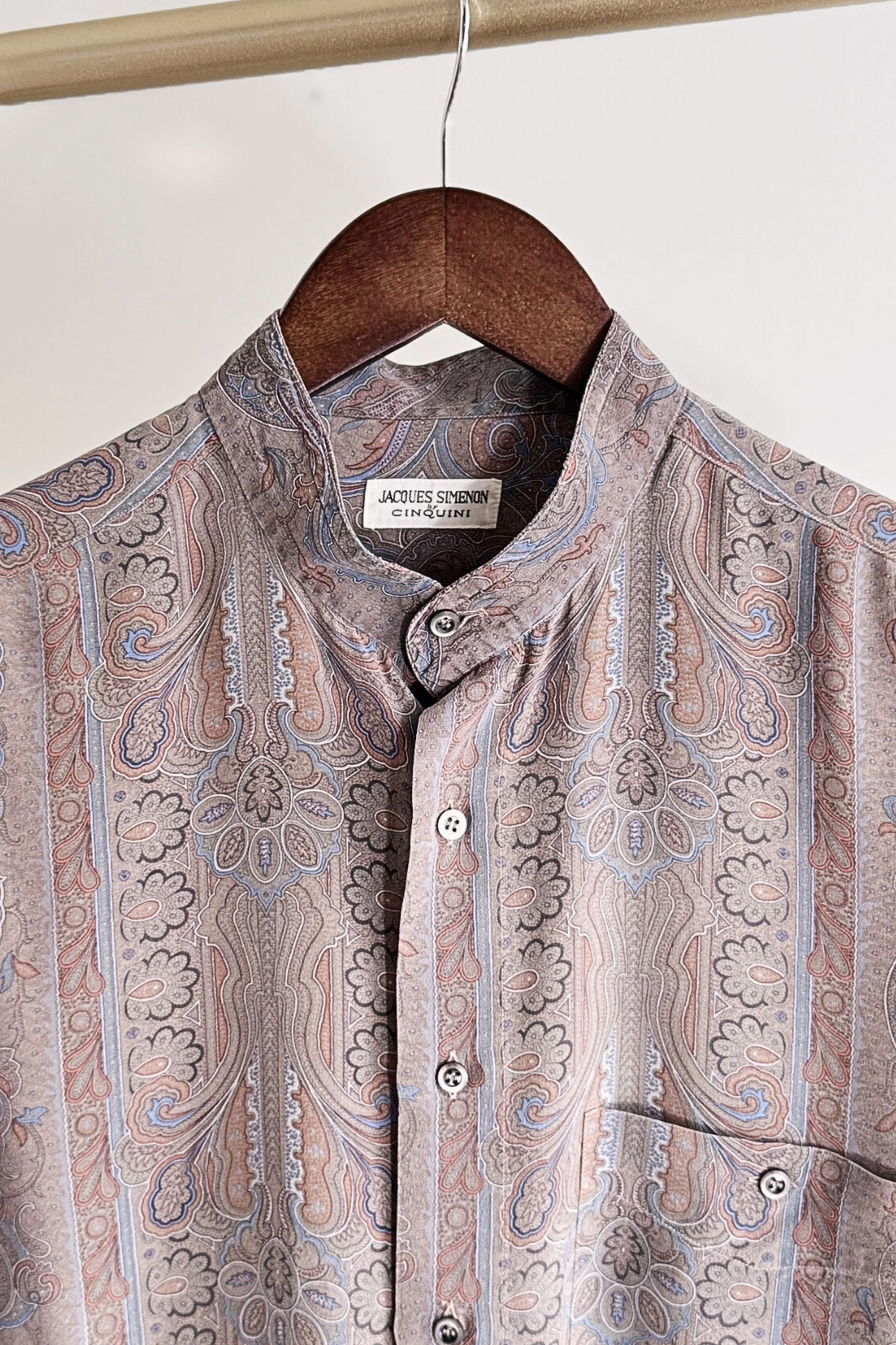 Chemisier en soie à motifs paisley gris