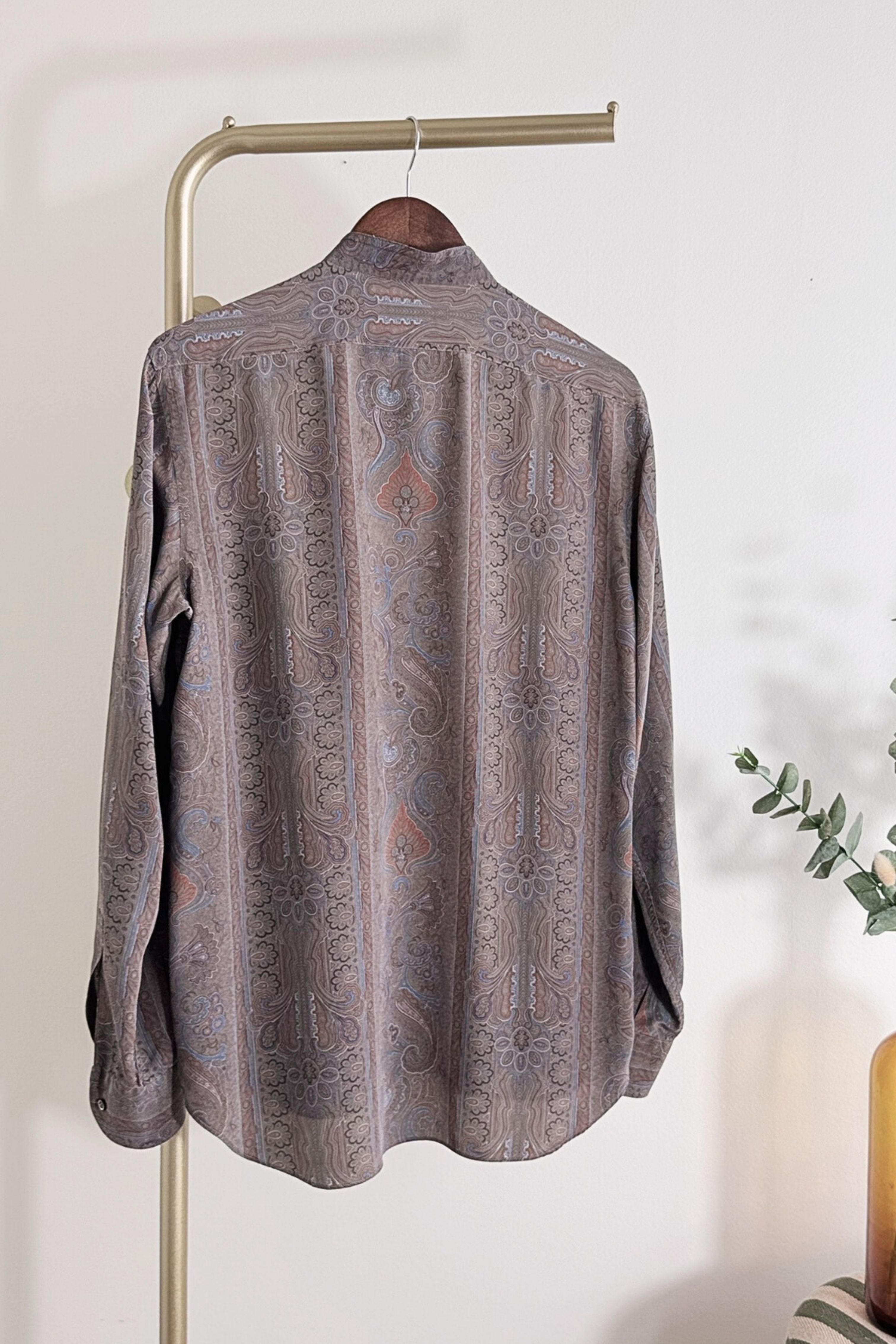 Chemisier en soie à motifs paisley gris