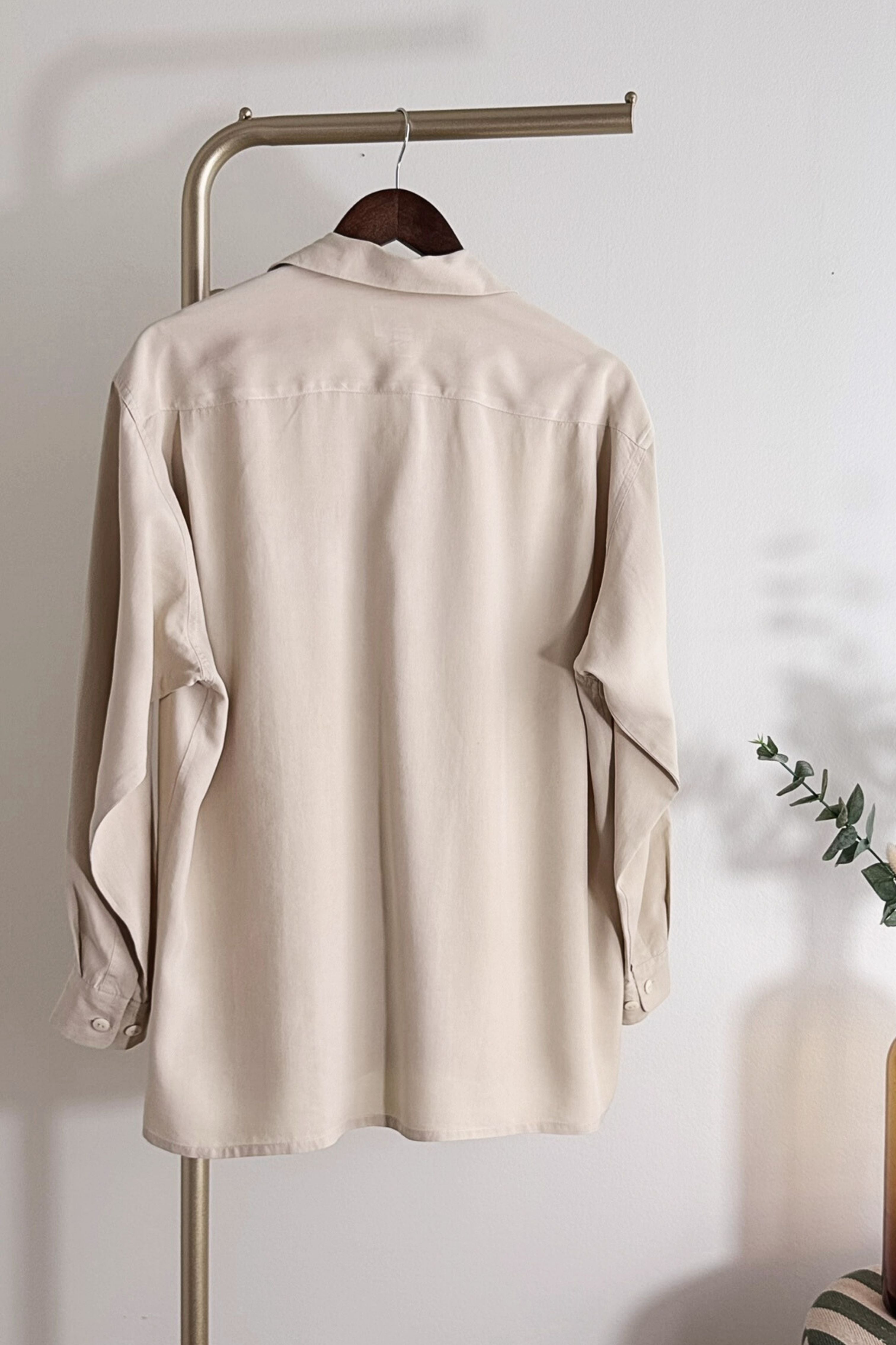 Chemisier en soie classique fluide beige