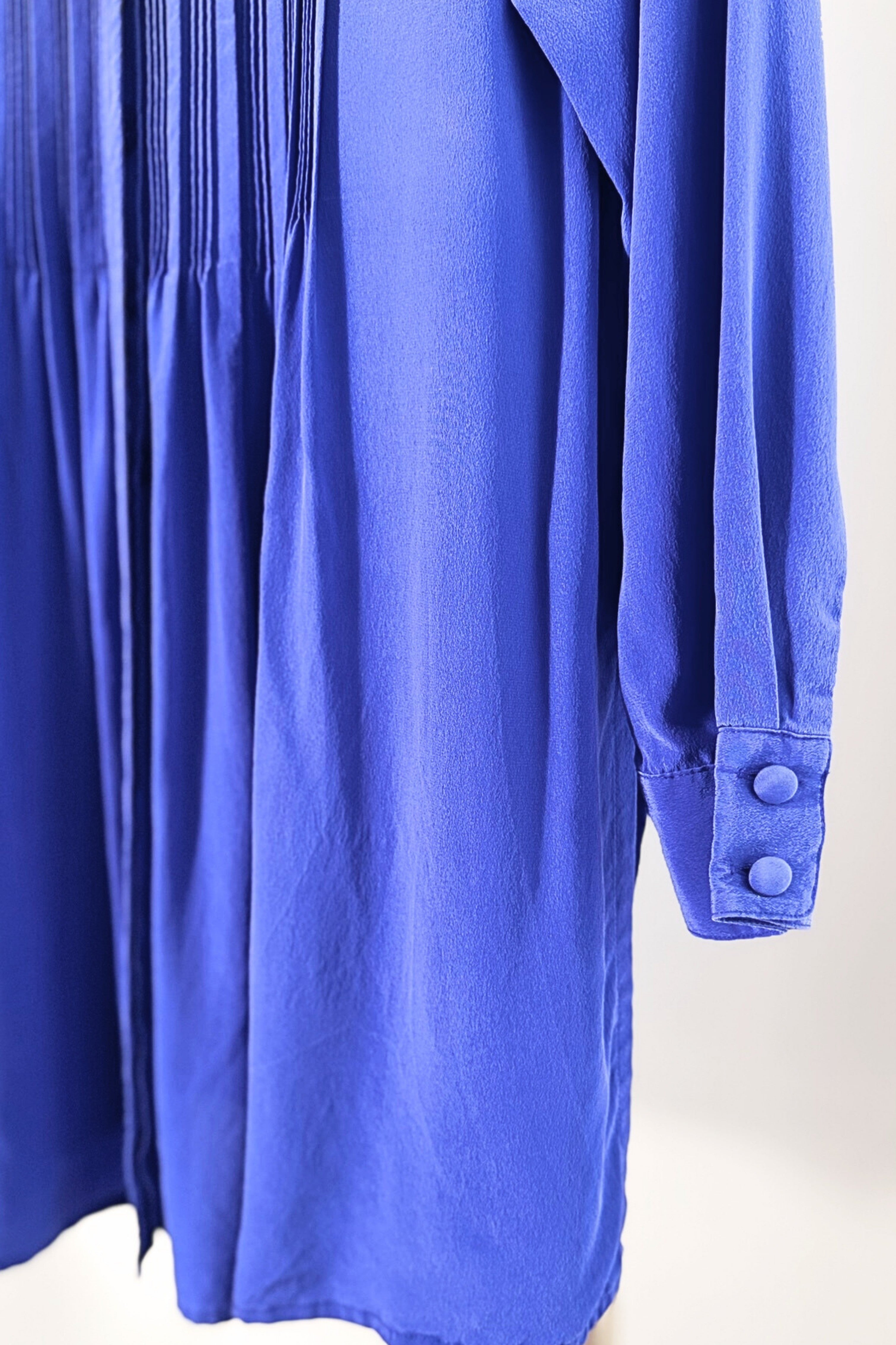 Chemise plissée en soie violette