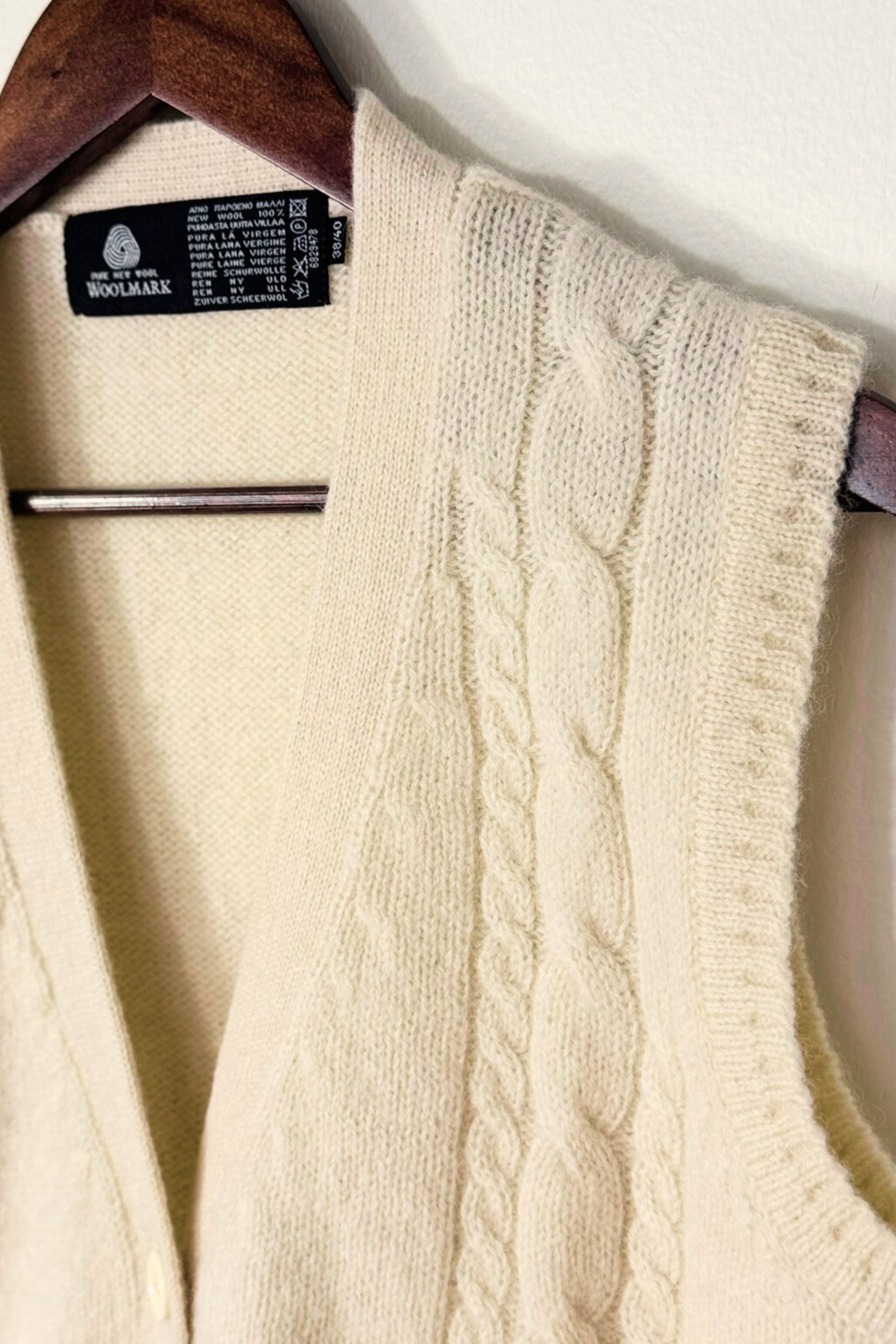 Gilet sans manche en laine boutonné écru