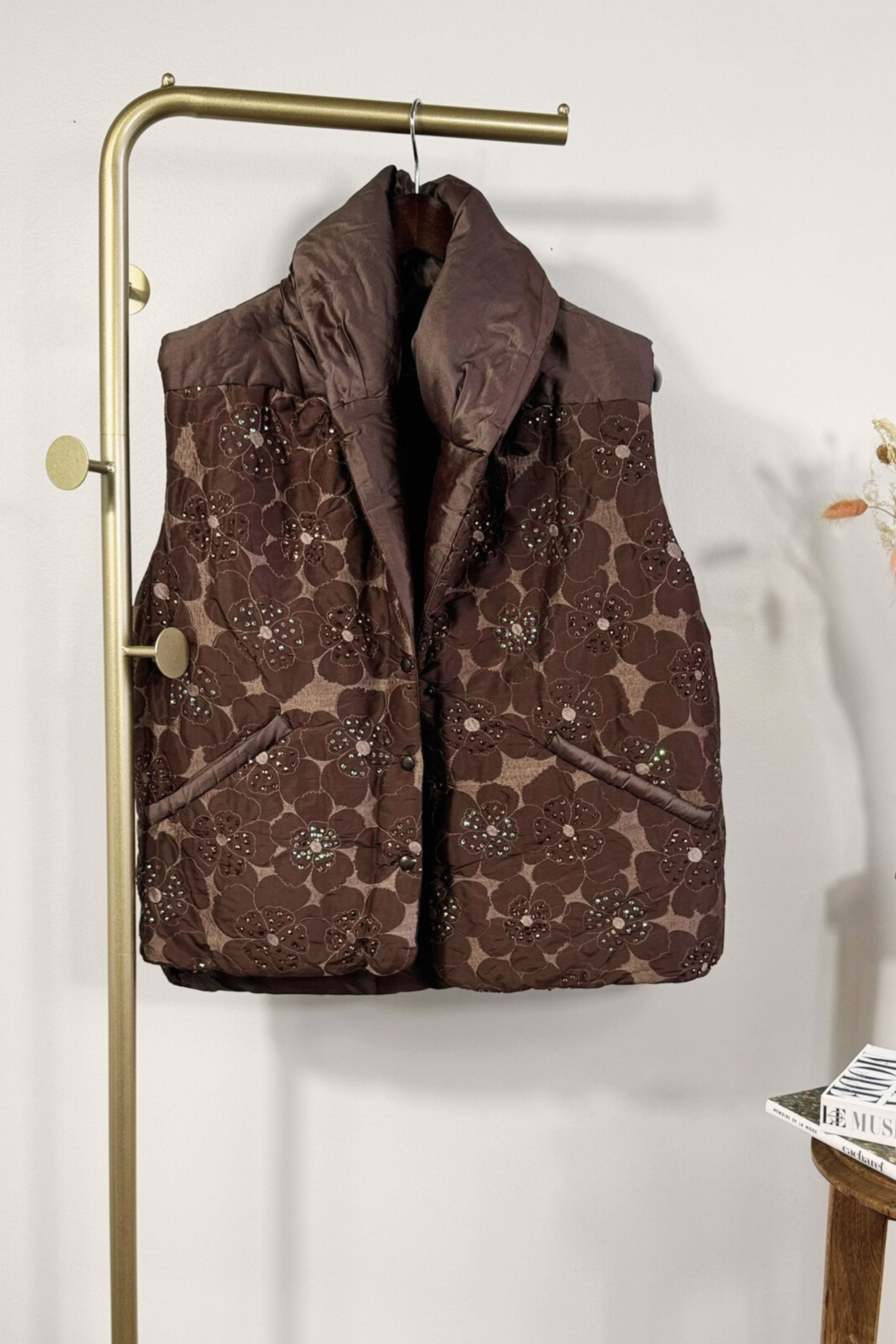 Checked sleeveless down jacket