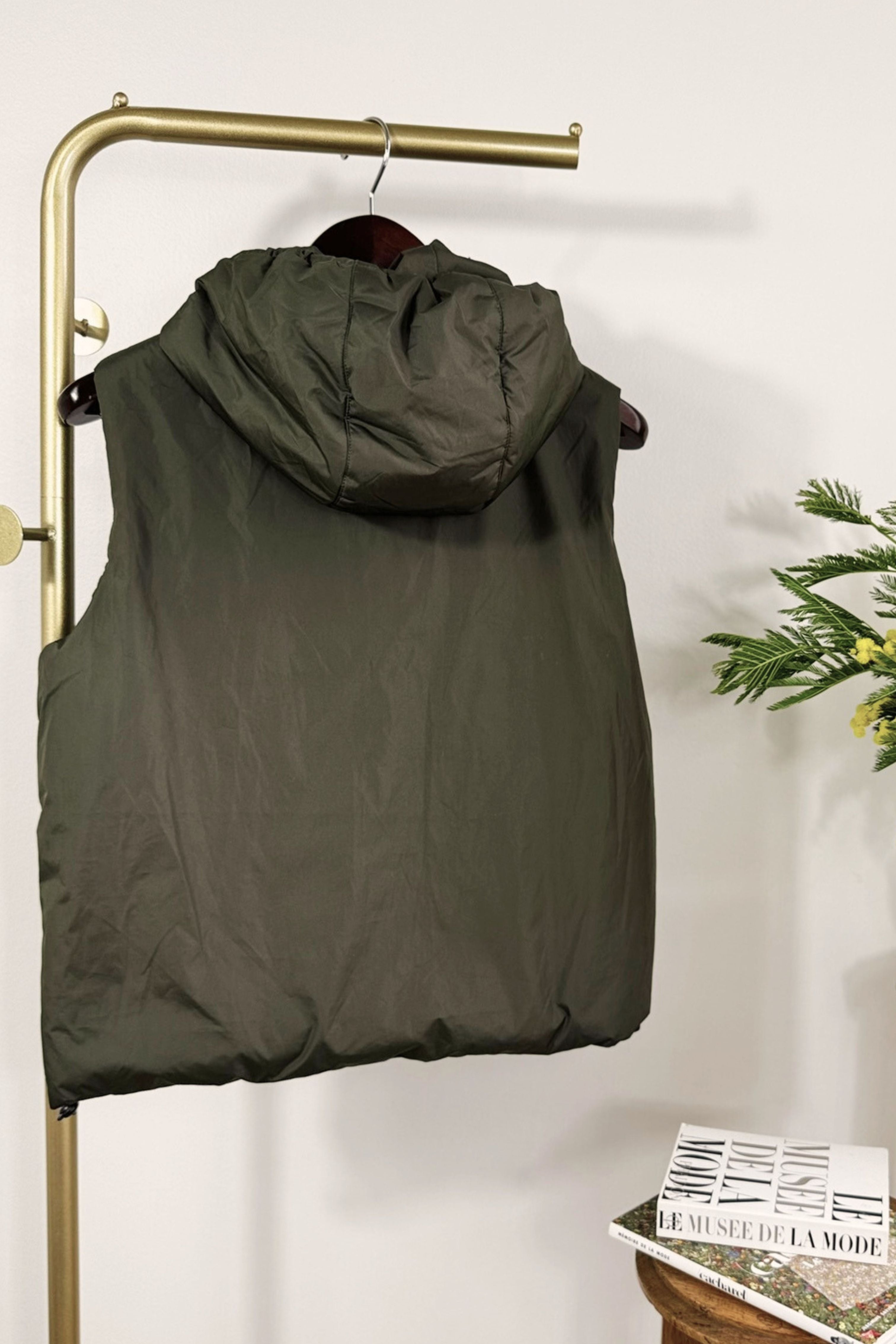 Checked sleeveless down jacket