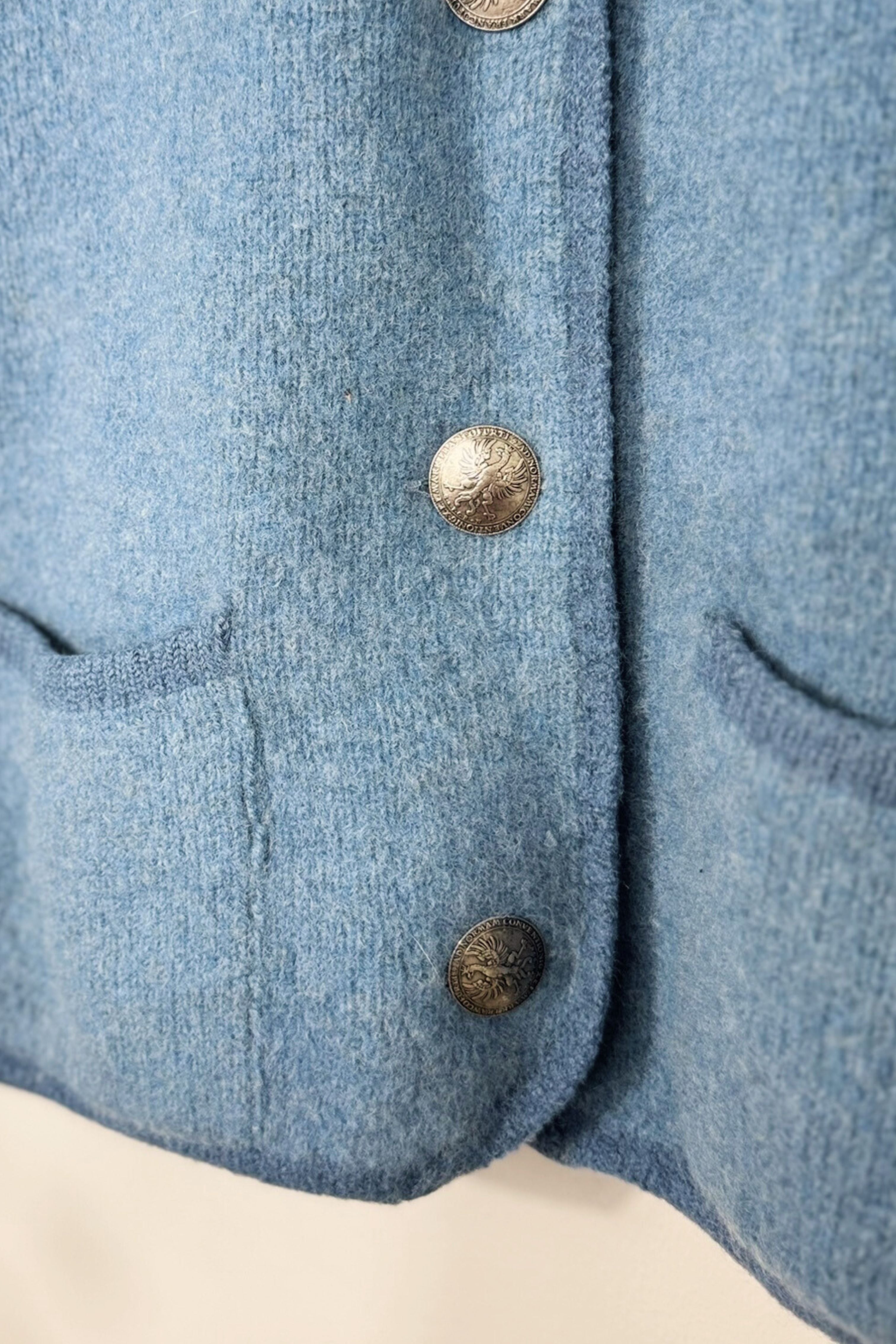 Veste autrichienne en laine bleu ciel