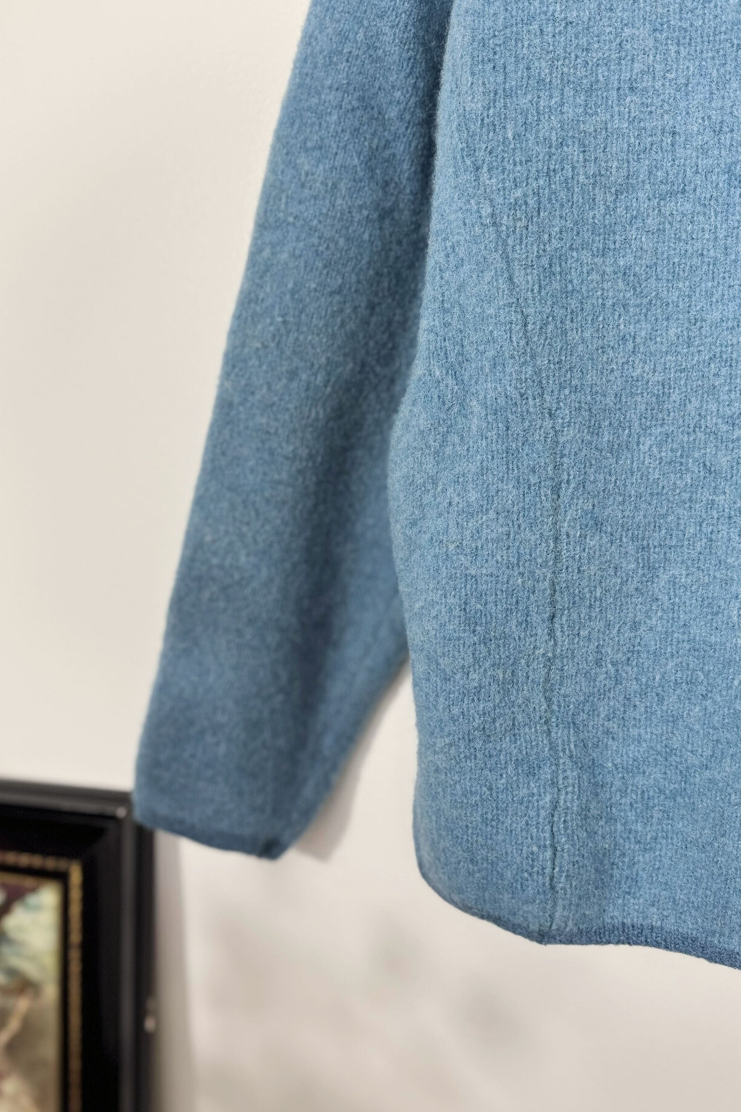 Veste autrichienne en laine bleu ciel