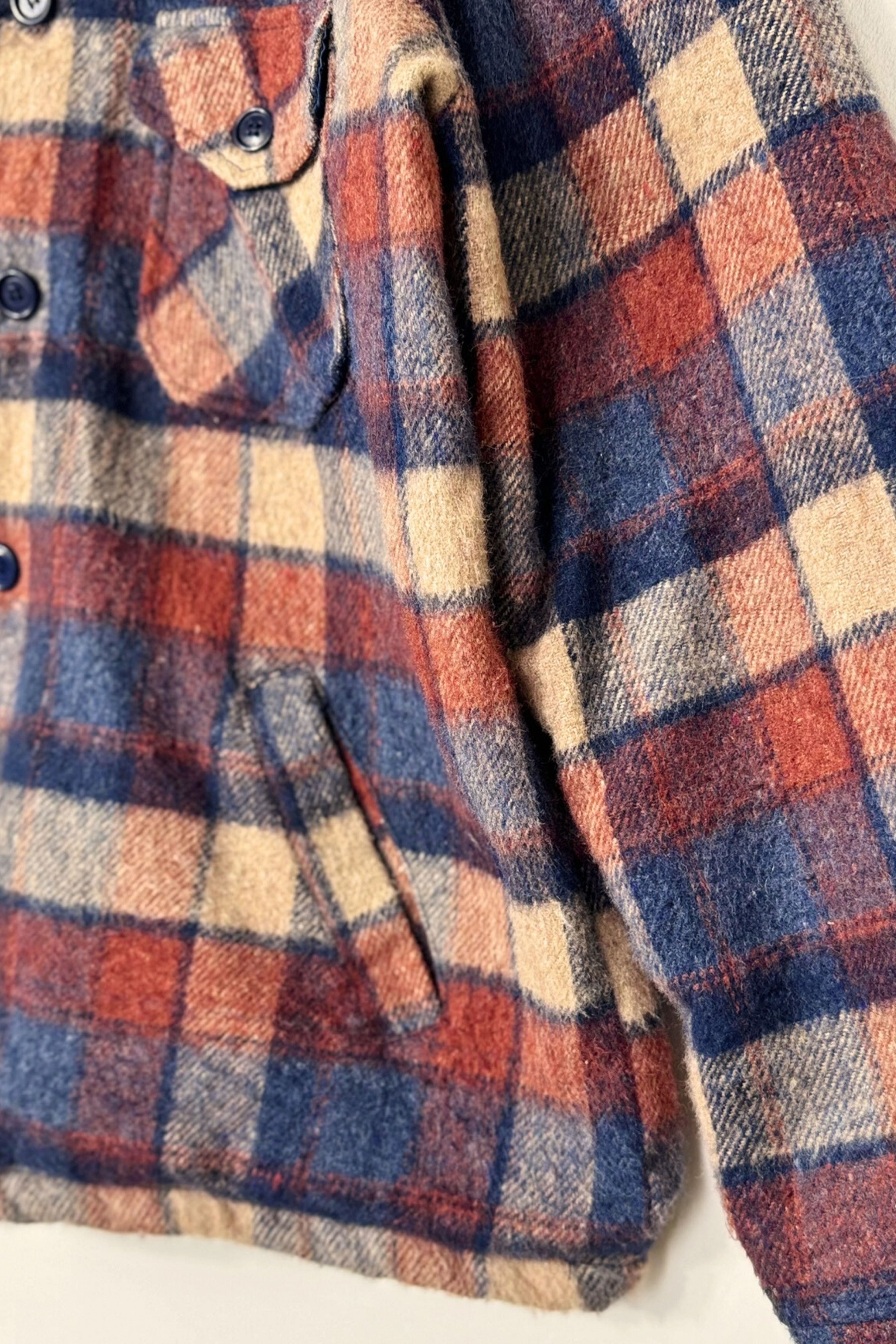 Veste surchemise en laine à carreaux