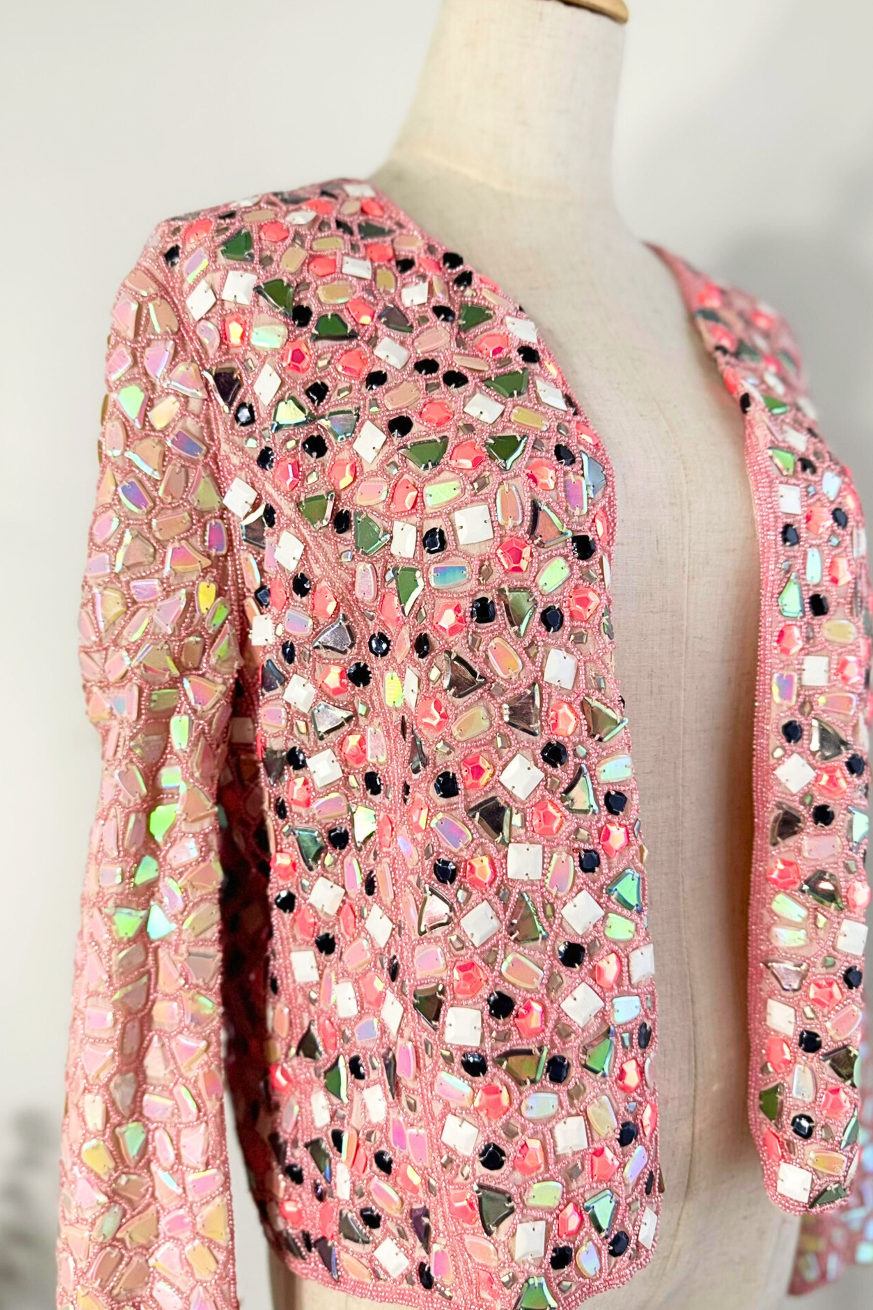 Veste rose courte en brodée de sequins