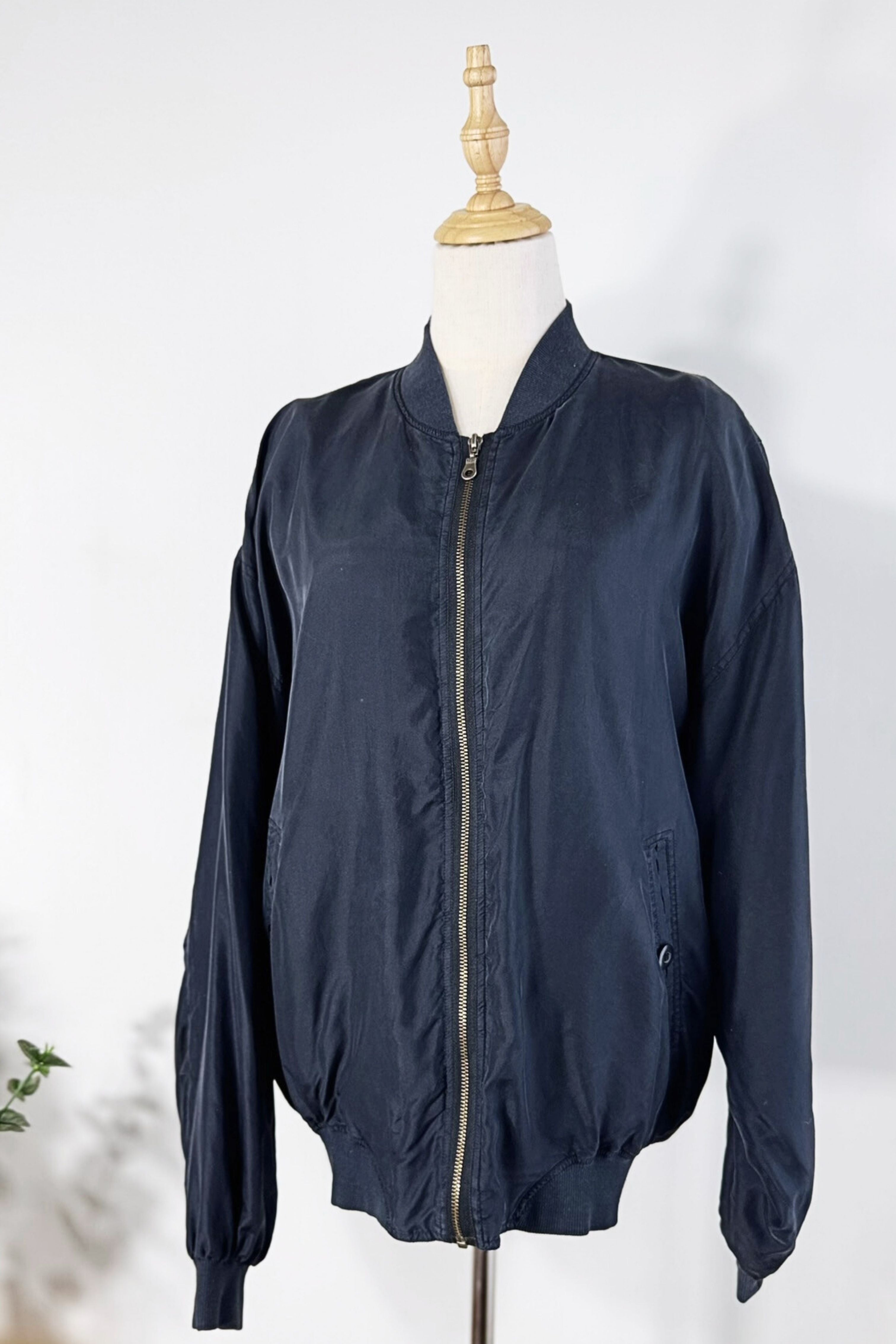 Veste bomber en soie noire