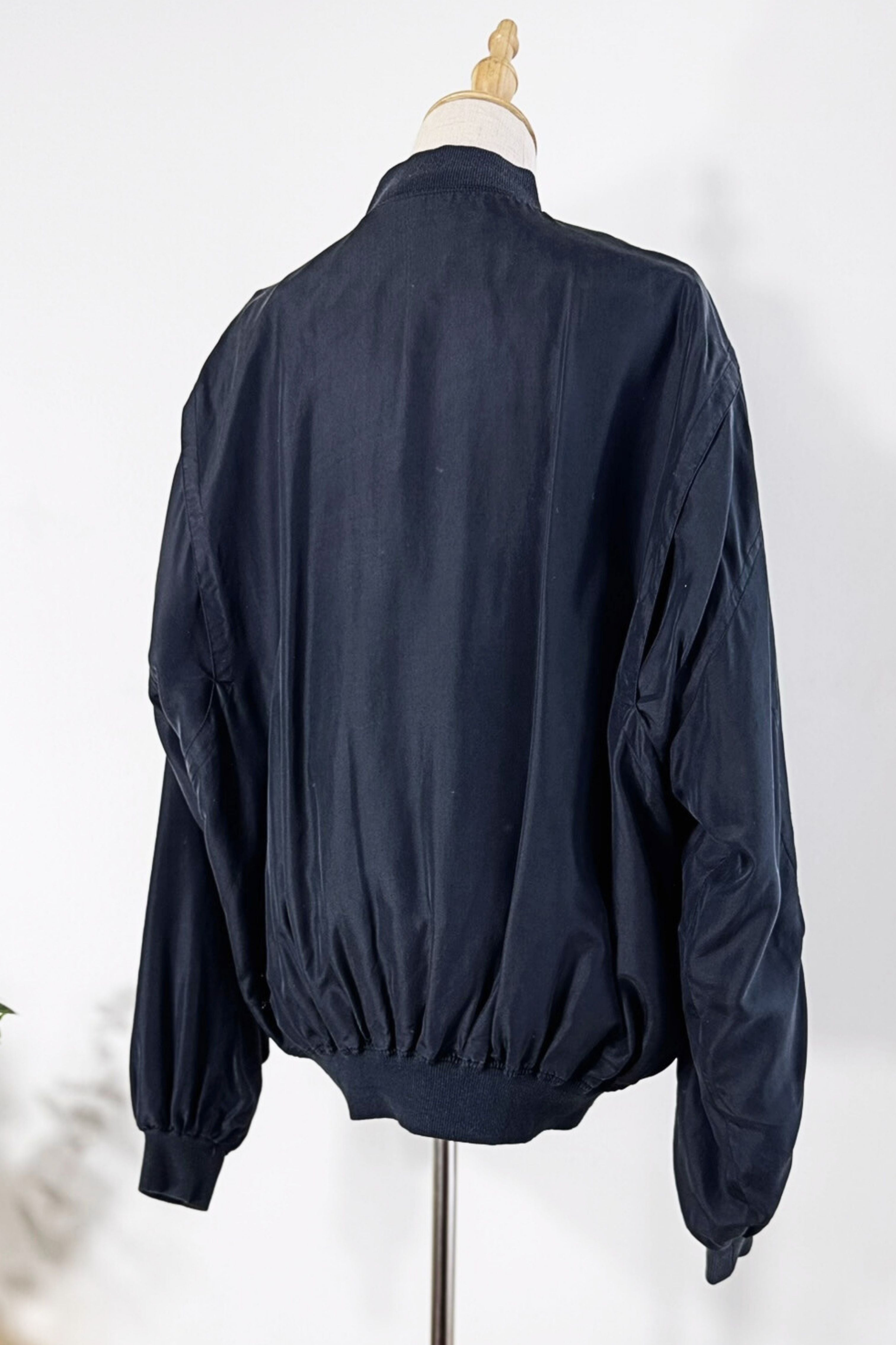 Veste bomber en soie noire