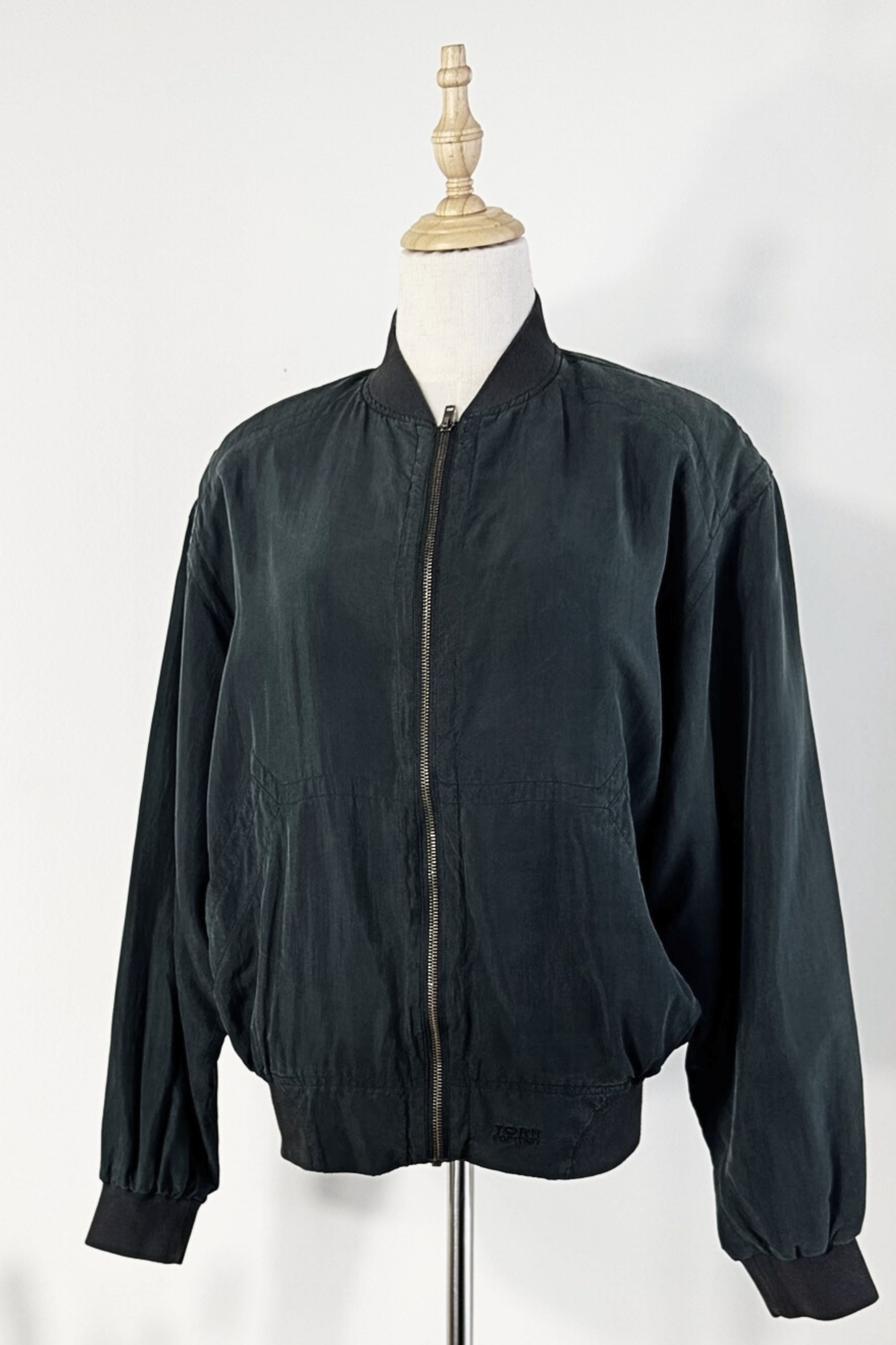 Veste bomber courte en soie noire