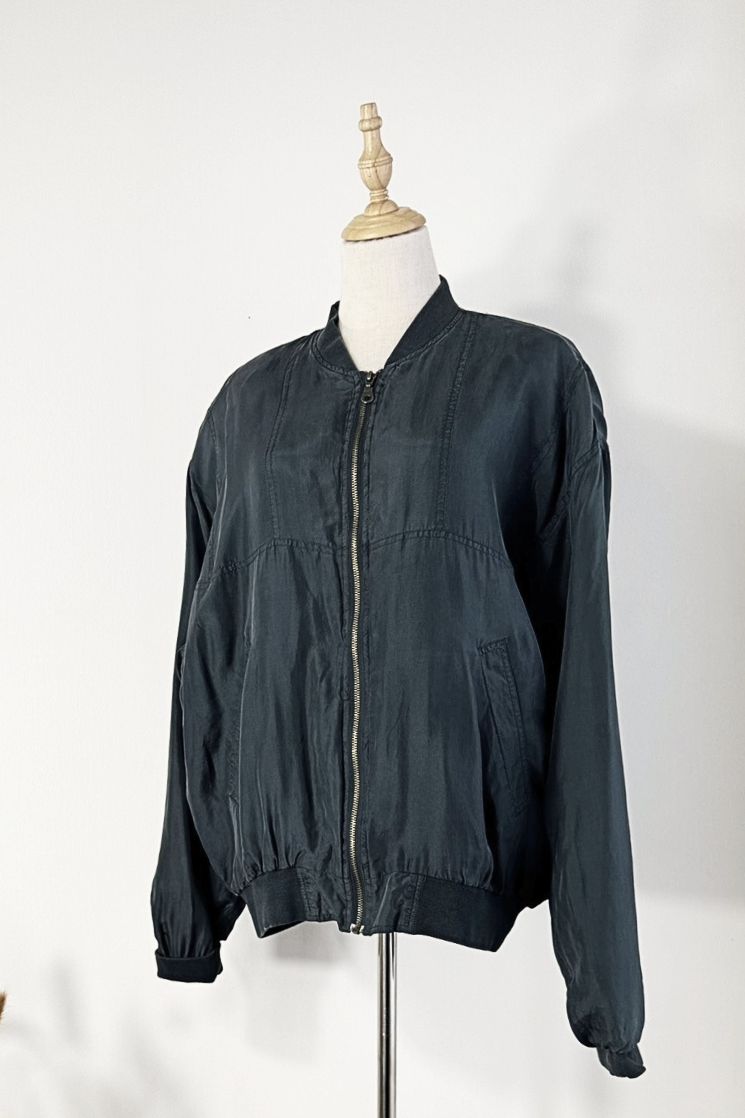 Veste bomber en soie noire