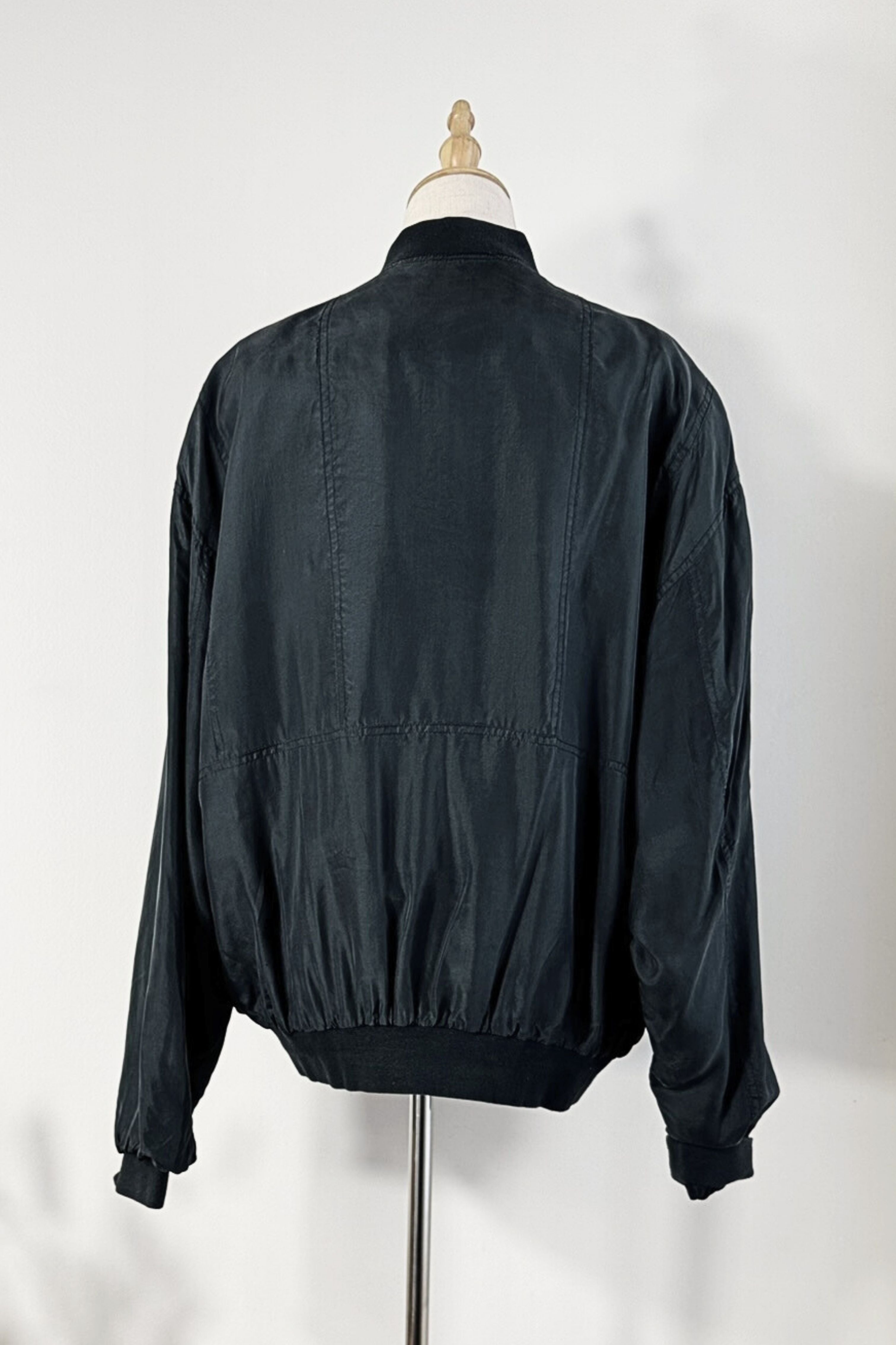 Veste bomber en soie noire