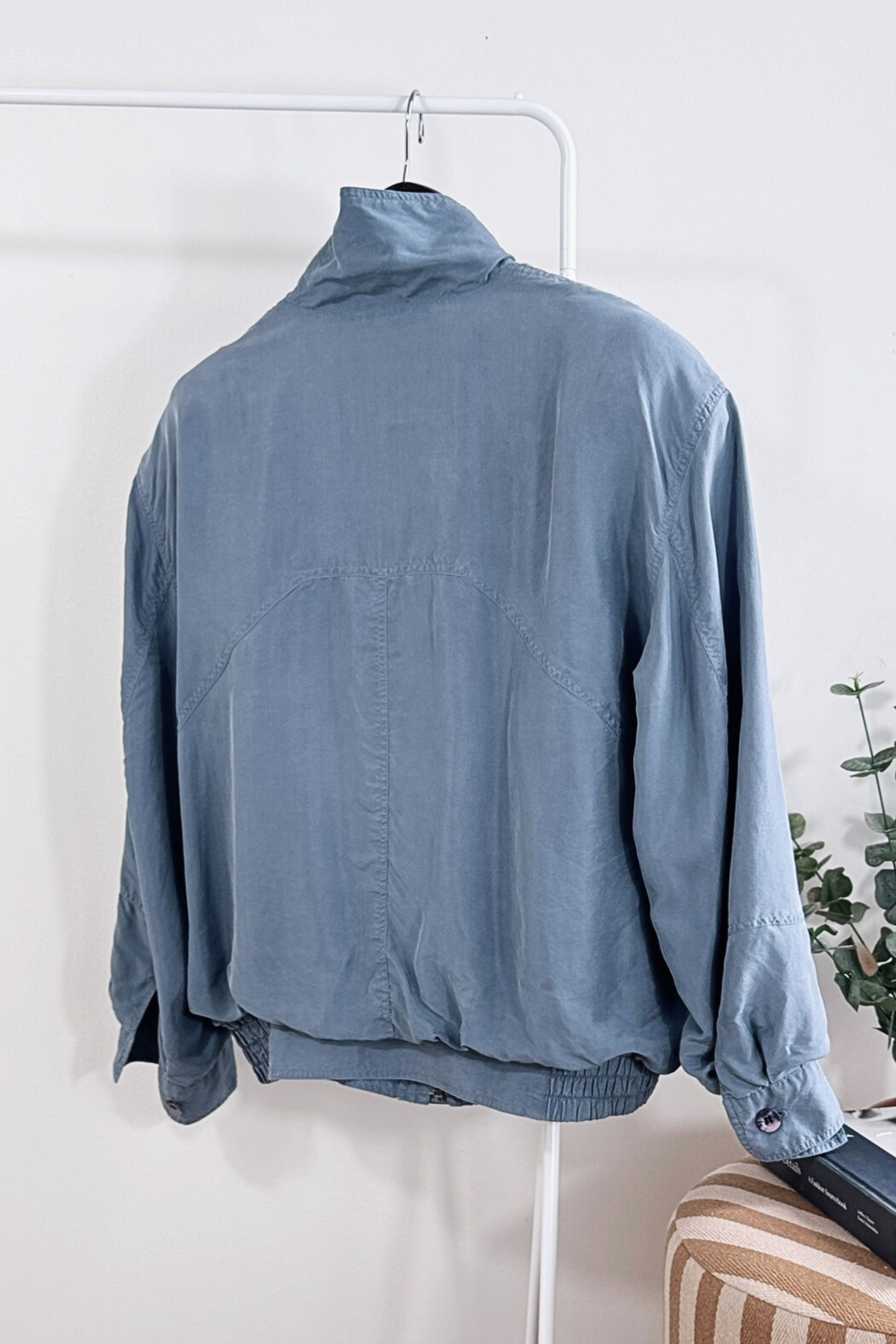 Veste bomber en soie bleu gris